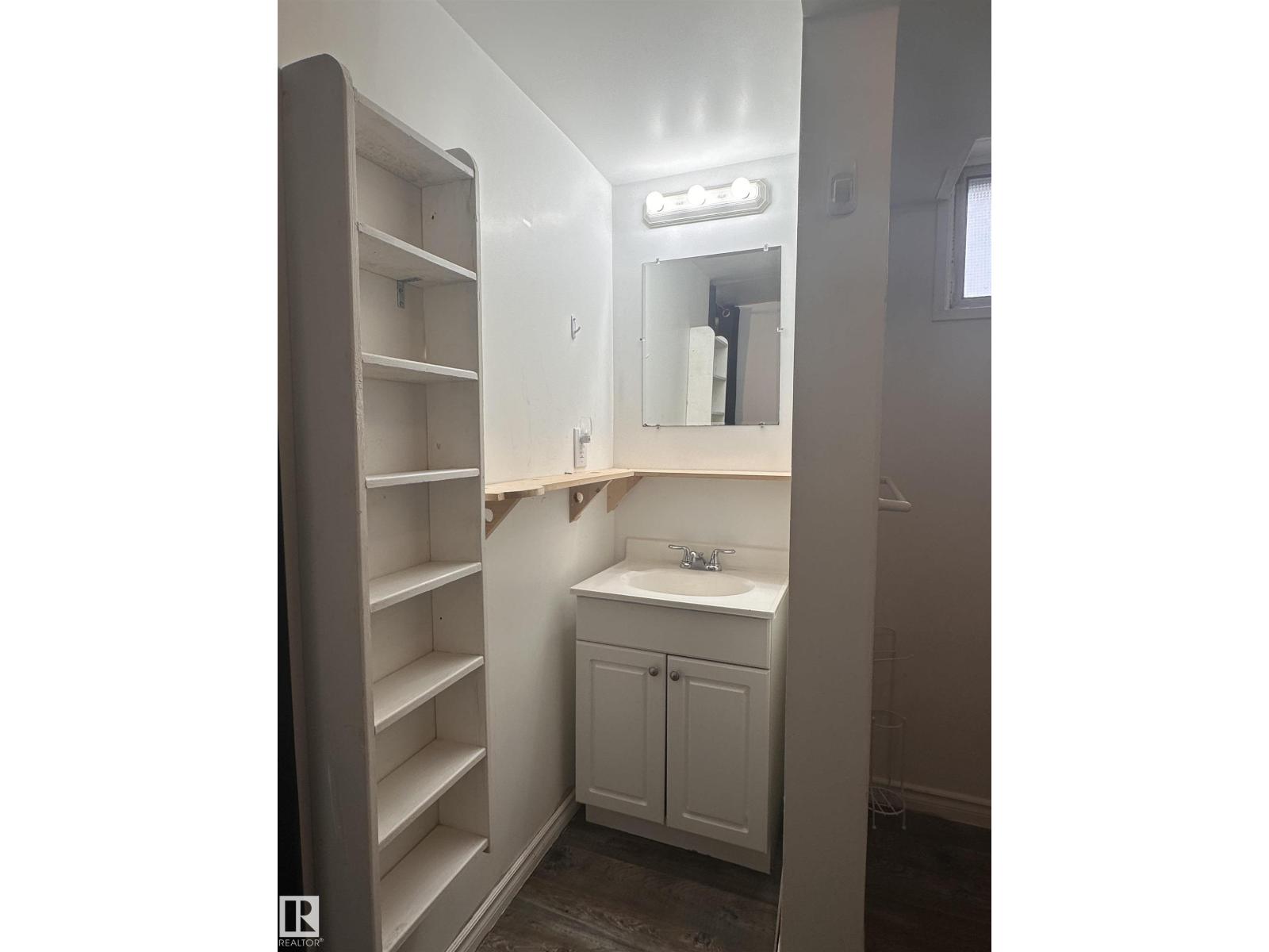 10647 106 ST - 41
