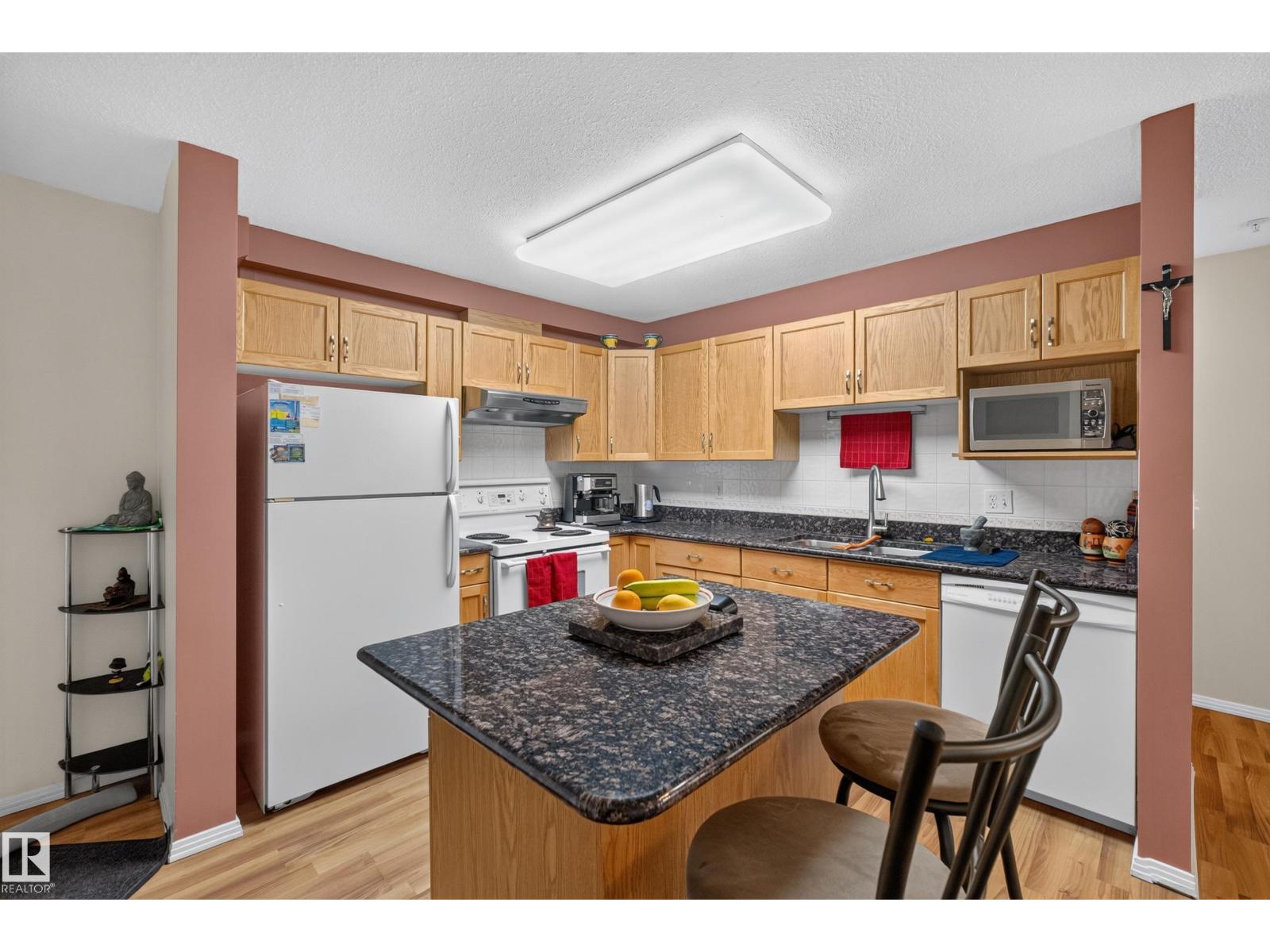 #105 10421 42 AV NW - 1