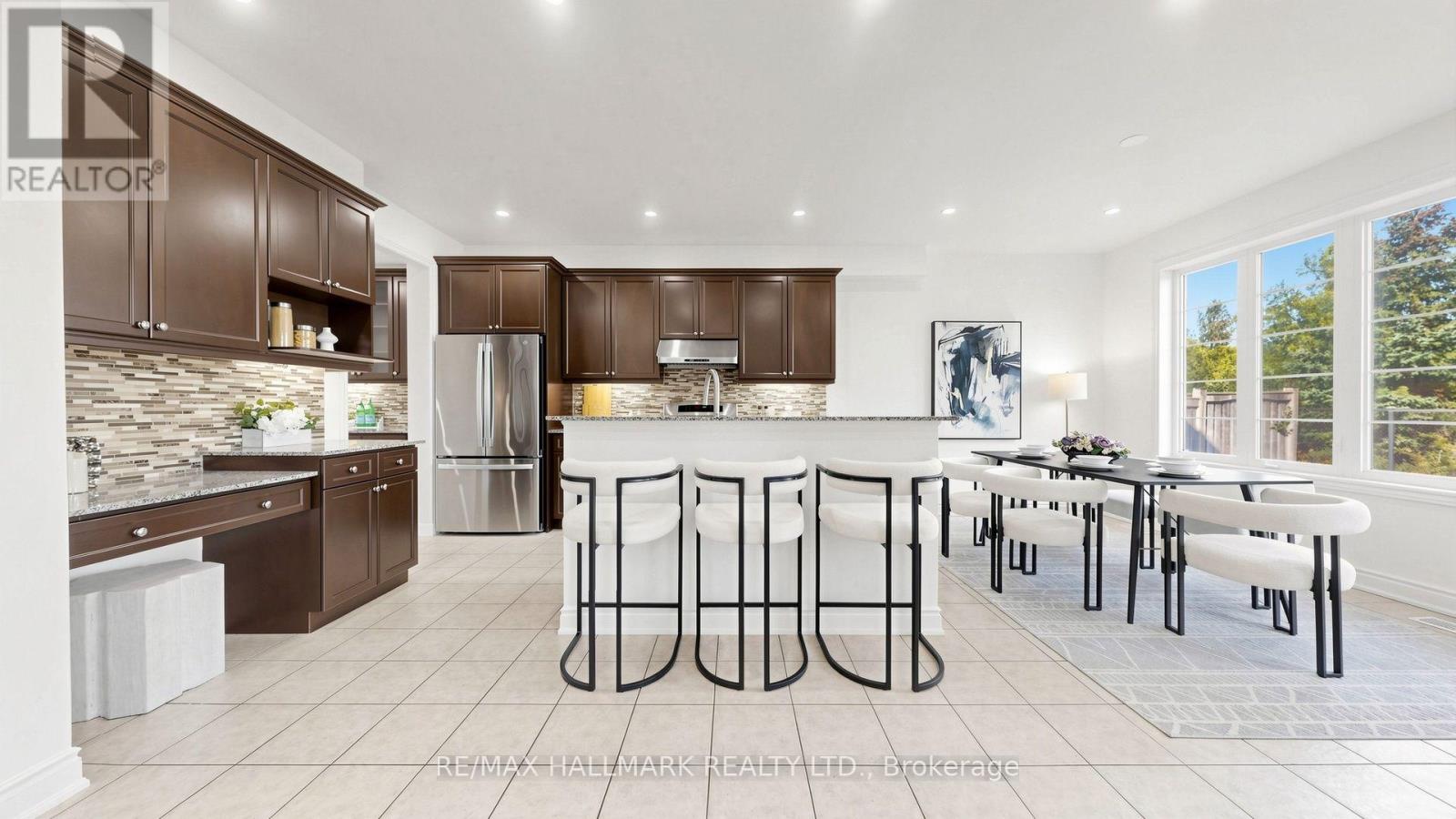 6 Tentone Court, Richmond Hill, ON photo 11