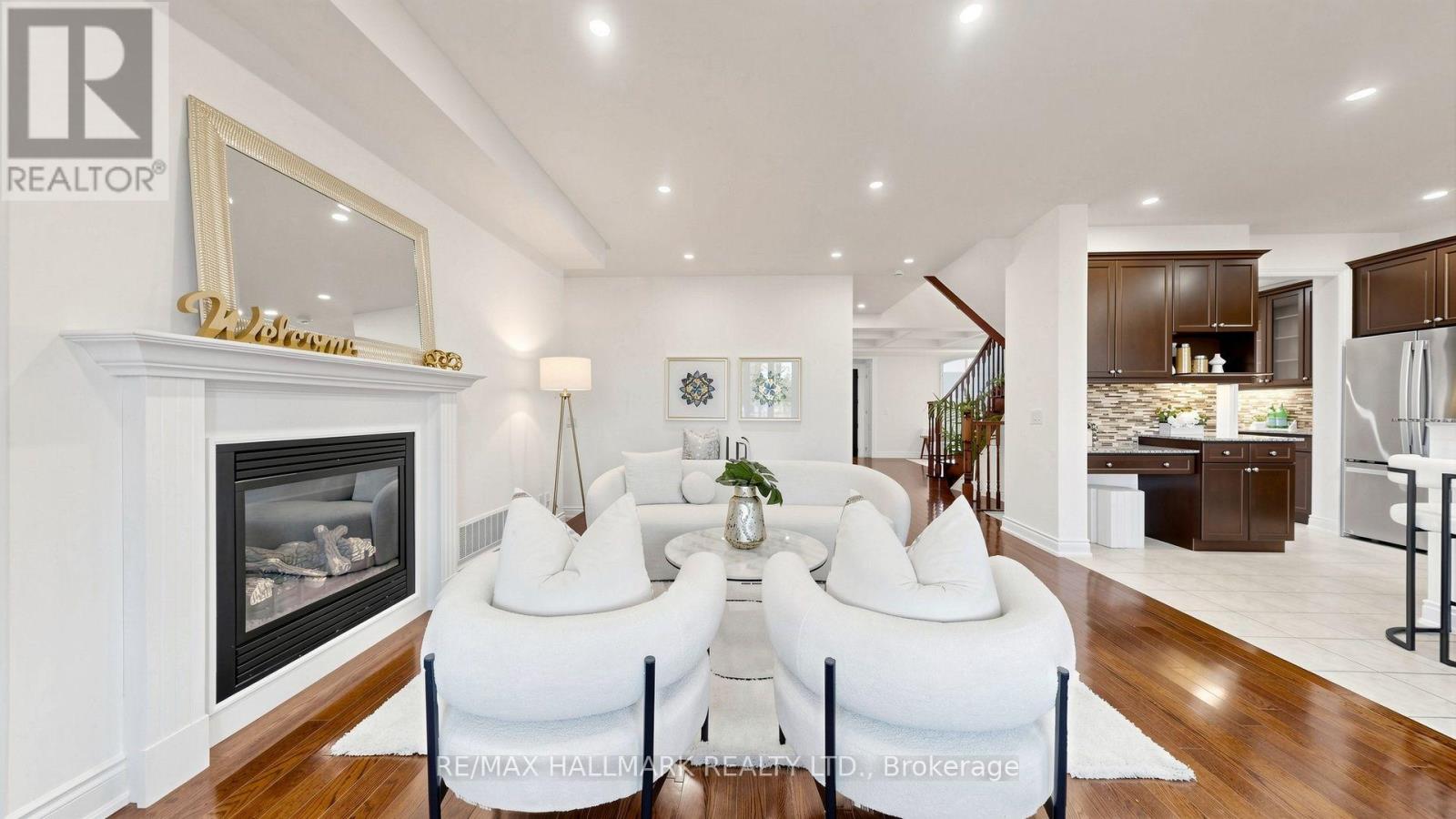 6 Tentone Court, Richmond Hill, ON photo 8