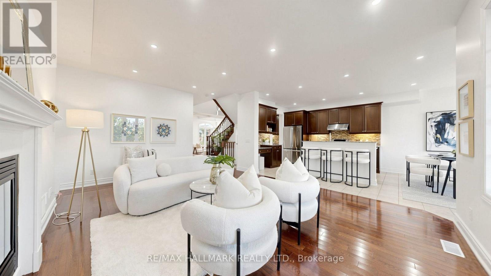 6 Tentone Court, Richmond Hill, ON photo 9