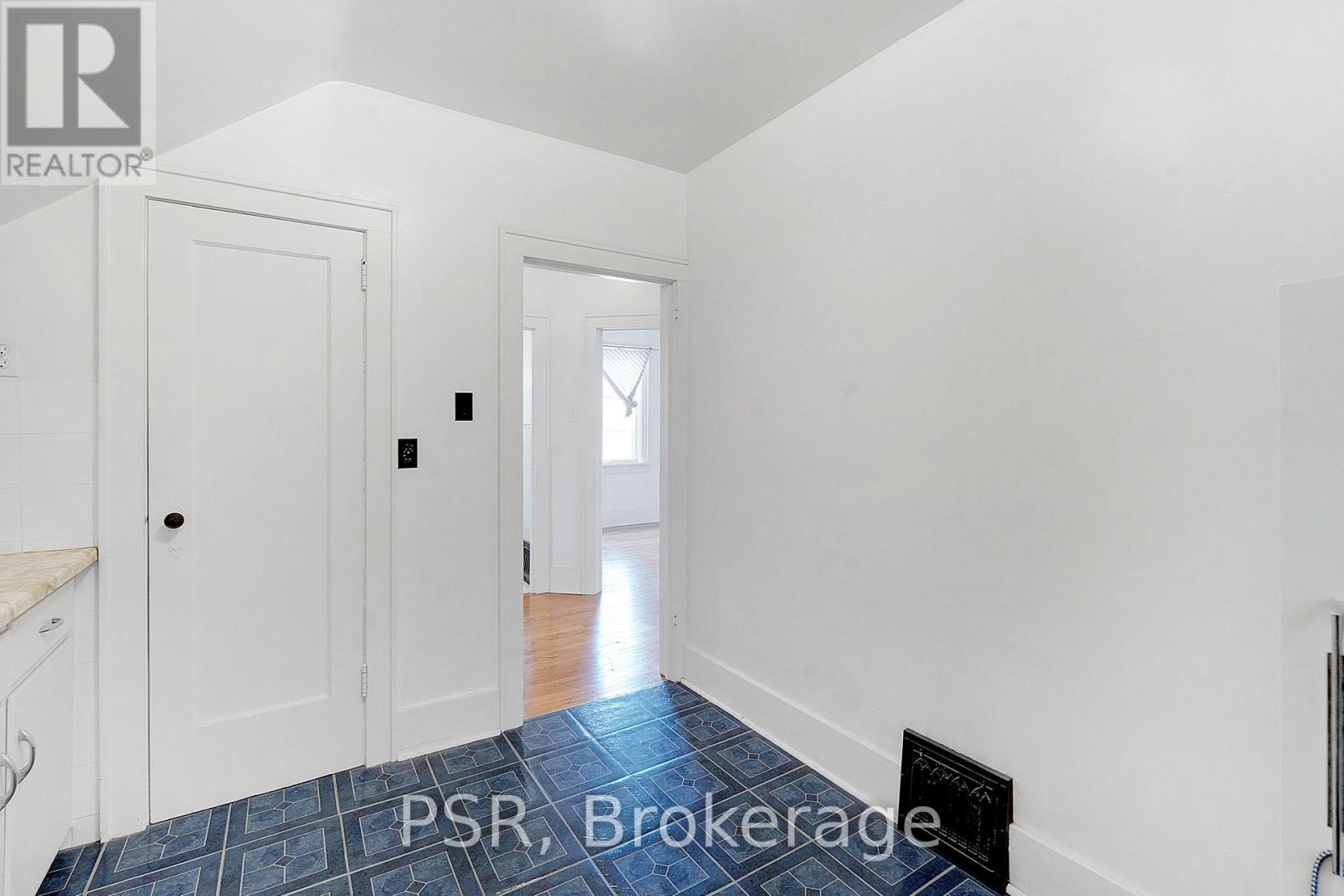 381 VICTORIA STREET N - 19
