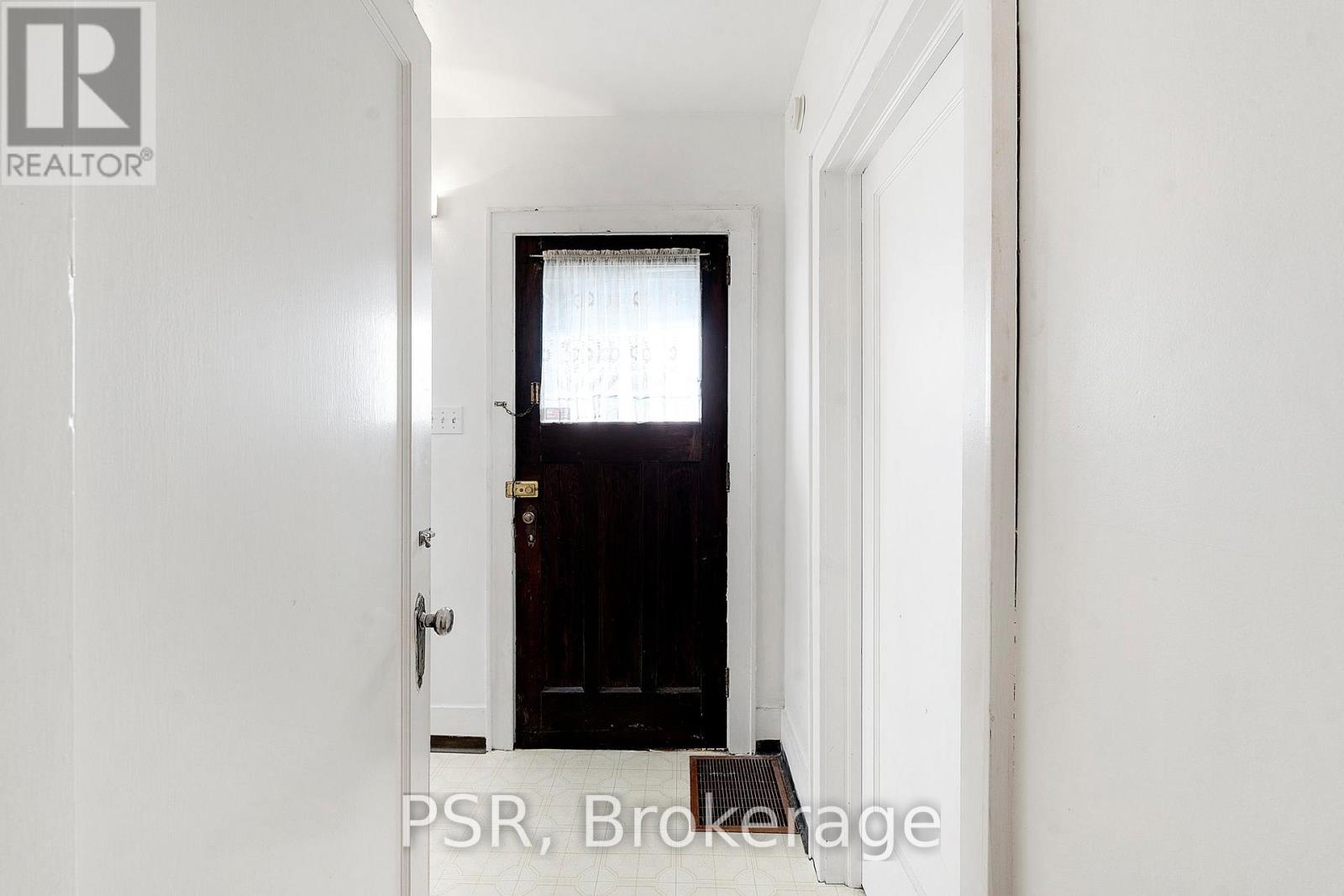 381 VICTORIA STREET N - 3