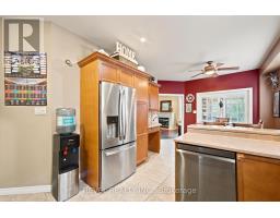 Living room - 207 Valridge Drive, Hamilton, ON L9G4Y4 Photo 11