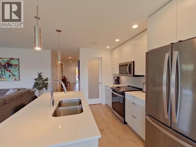 7295 EDGEHILL CRESCENT - 10
