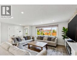 12 Rundleson Way NE - photo 8