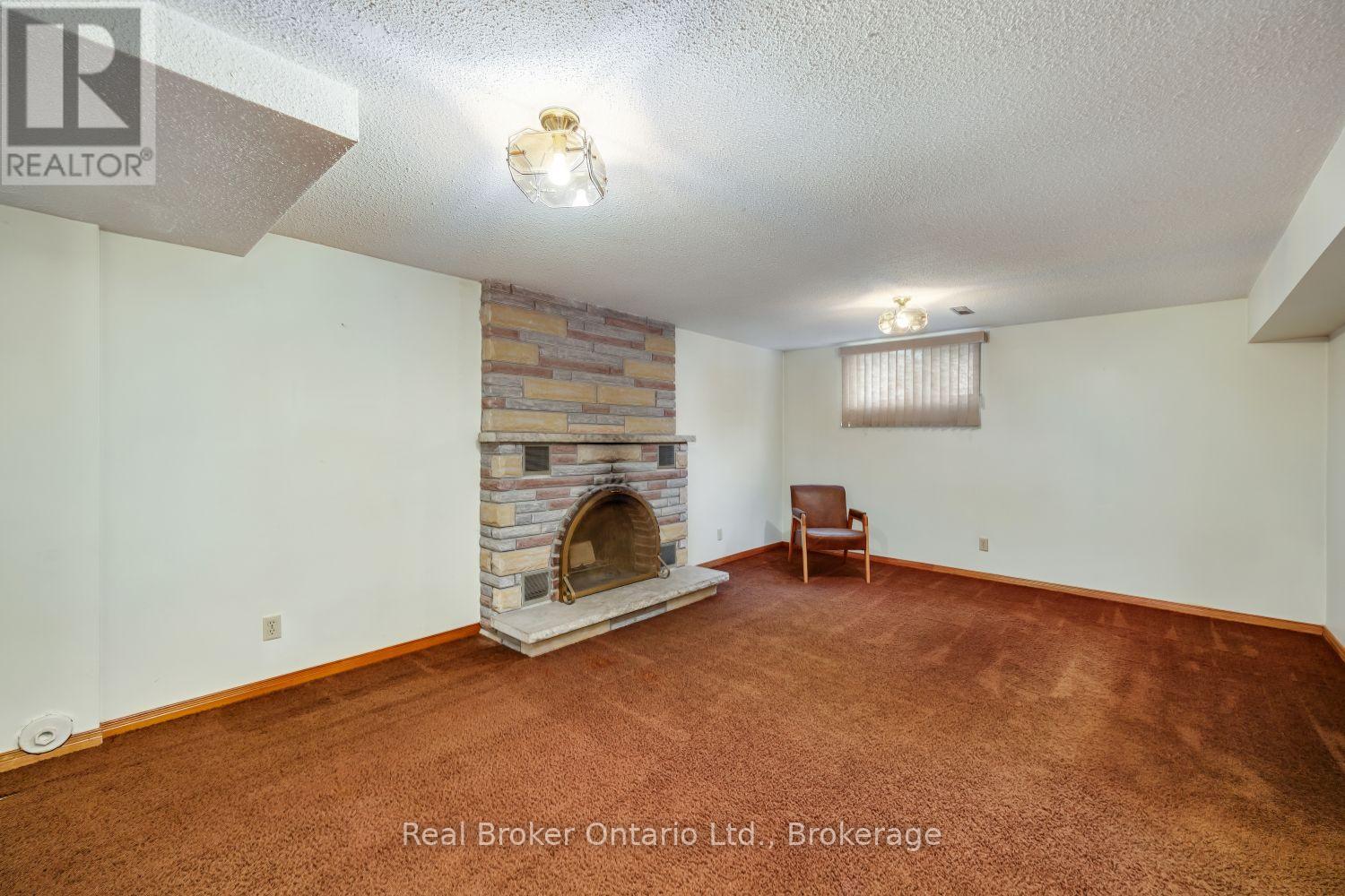919 EXETER STREET - 23