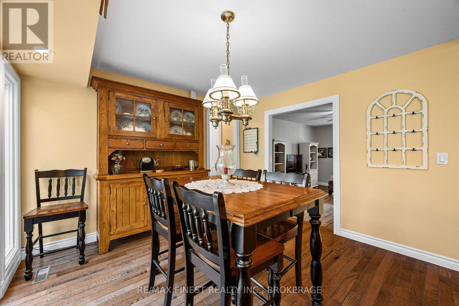 2032 VALLEYVIEW DRIVE - Image 10
