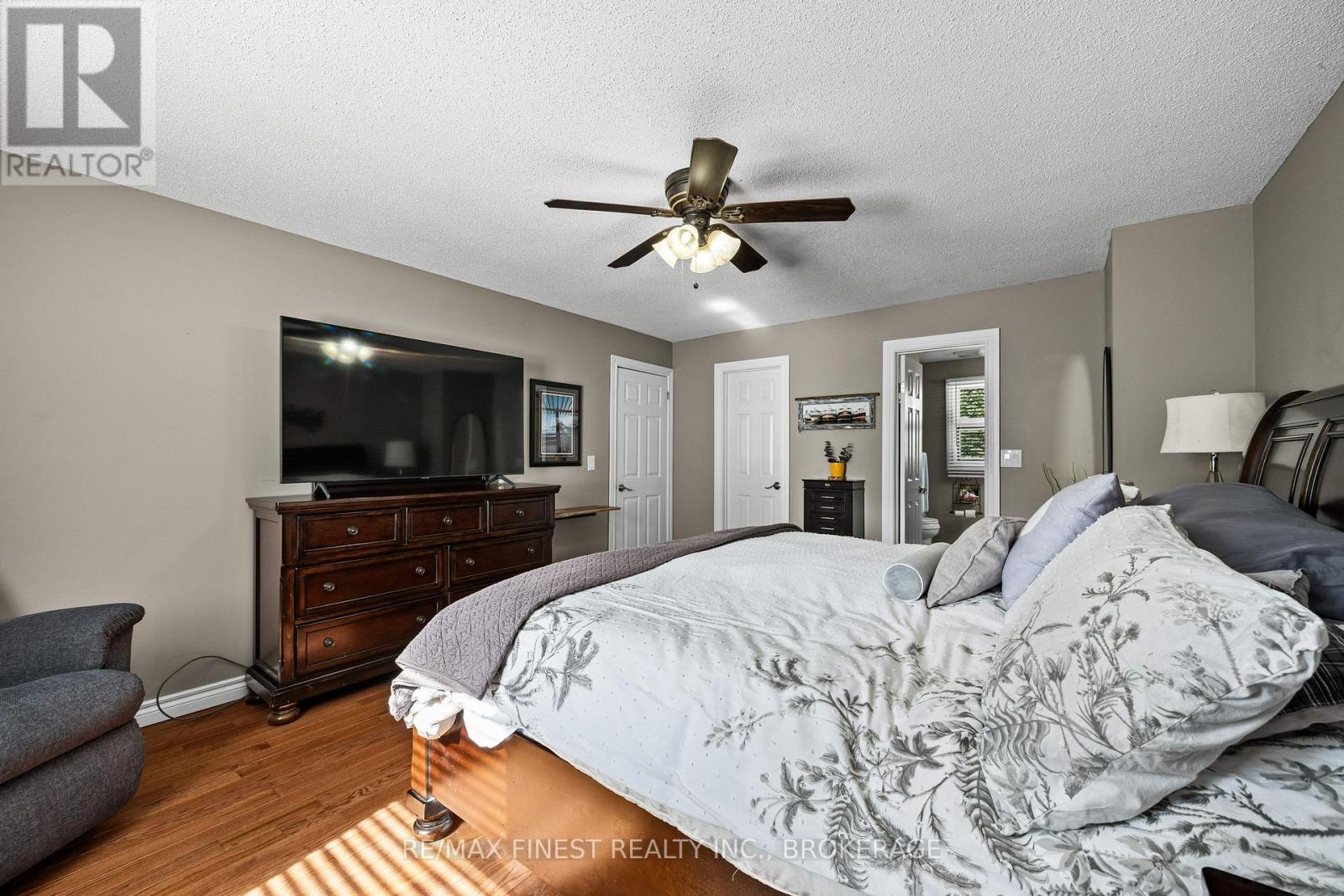 2032 VALLEYVIEW DRIVE - Image 24
