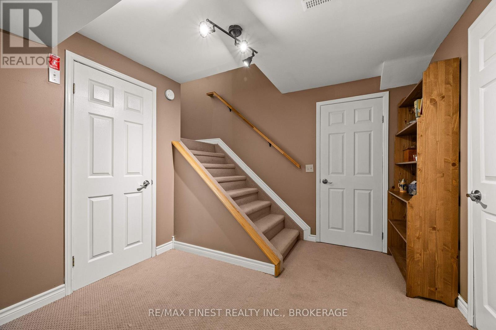 2032 VALLEYVIEW DRIVE - Image 34