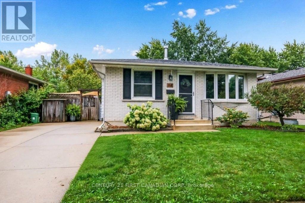 94 NICHOLAS CRESCENT - 1
