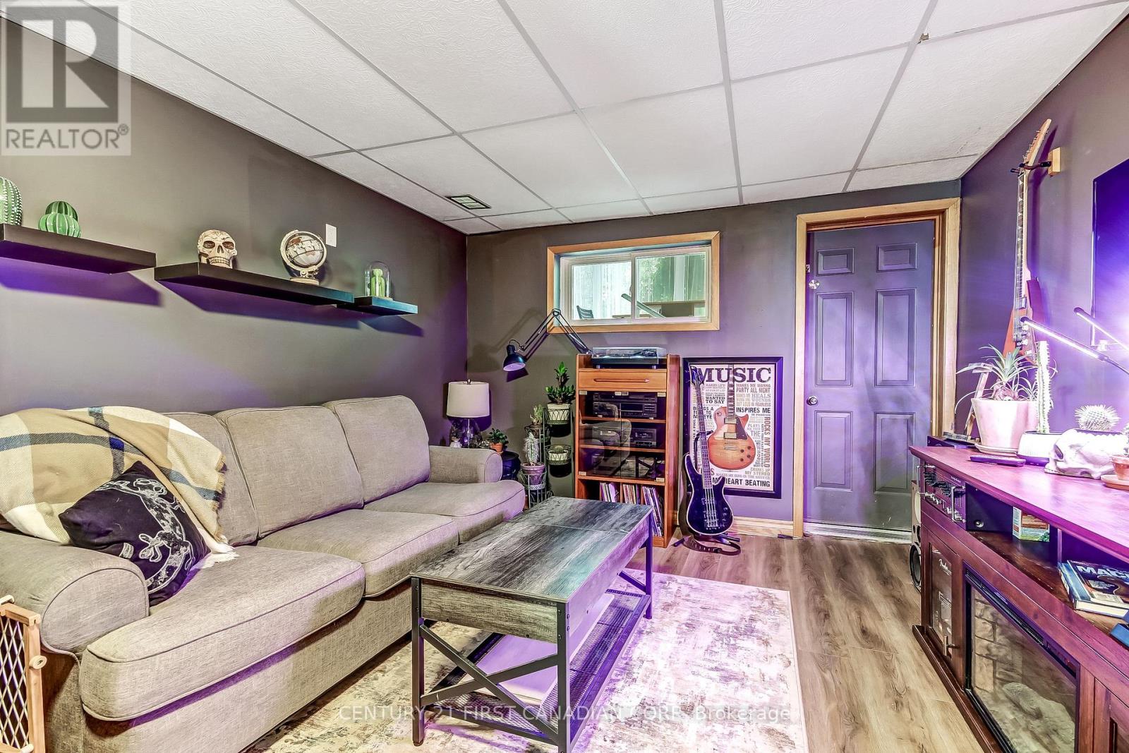 94 NICHOLAS CRESCENT - 14