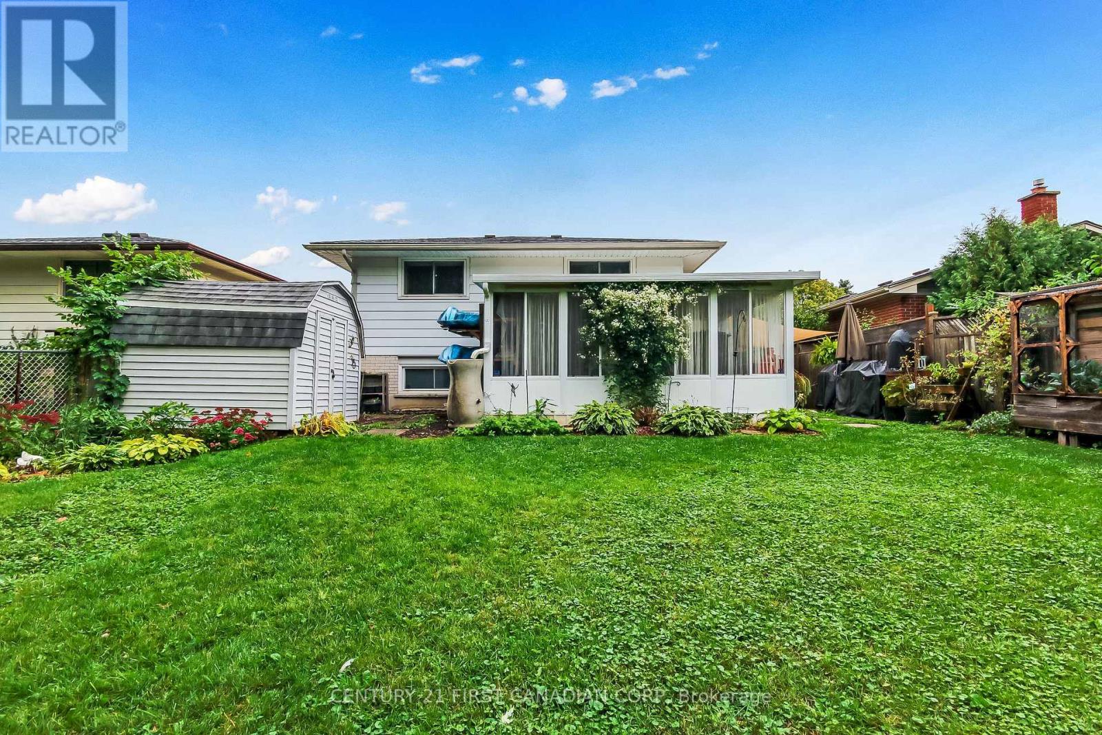 94 NICHOLAS CRESCENT - 25