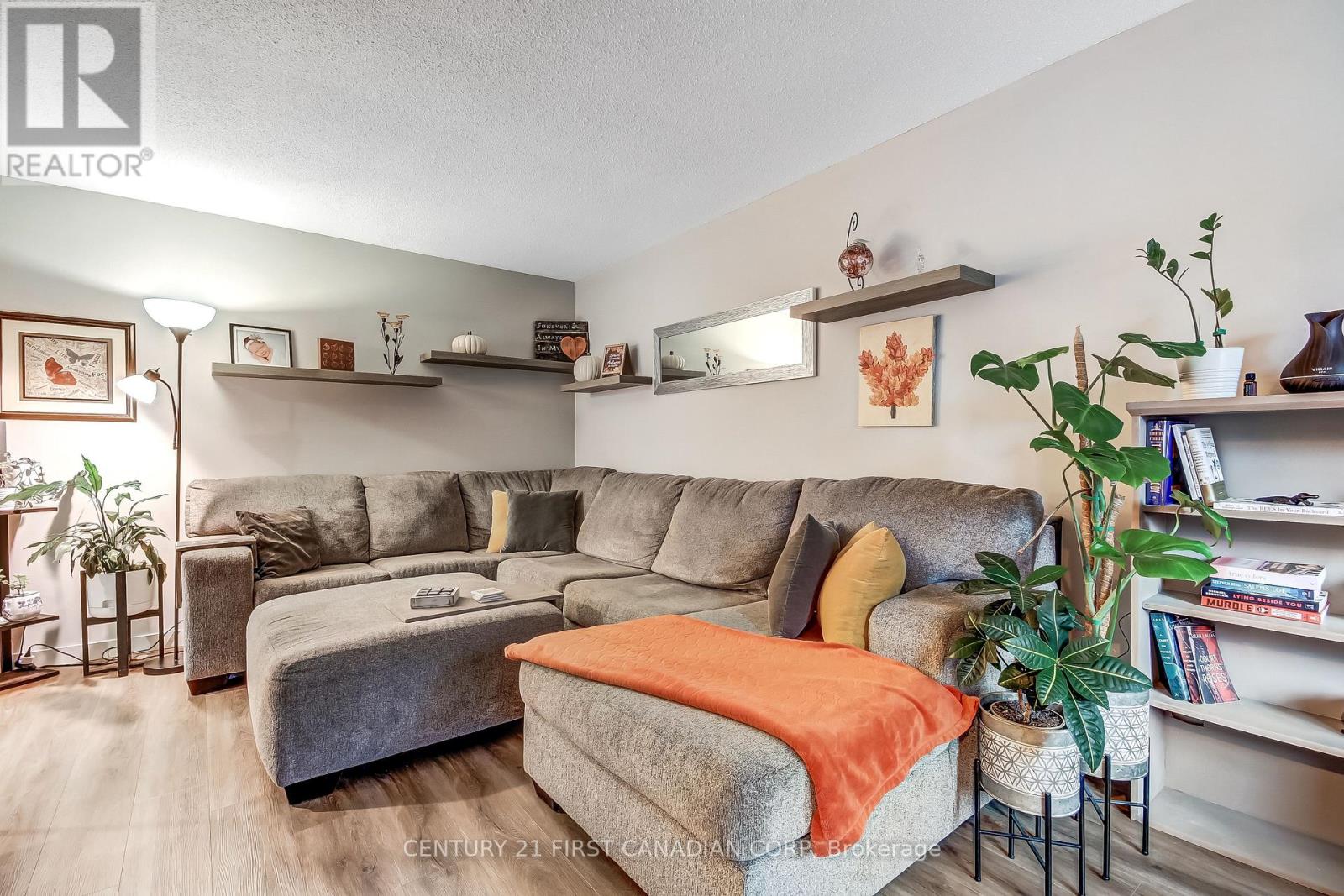 94 NICHOLAS CRESCENT - Image 3