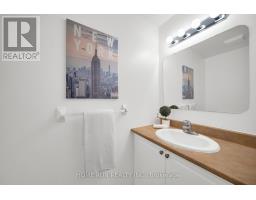 Bathroom - 221 Royal Gala Private, Ottawa, ON K1B1C7 Photo 14