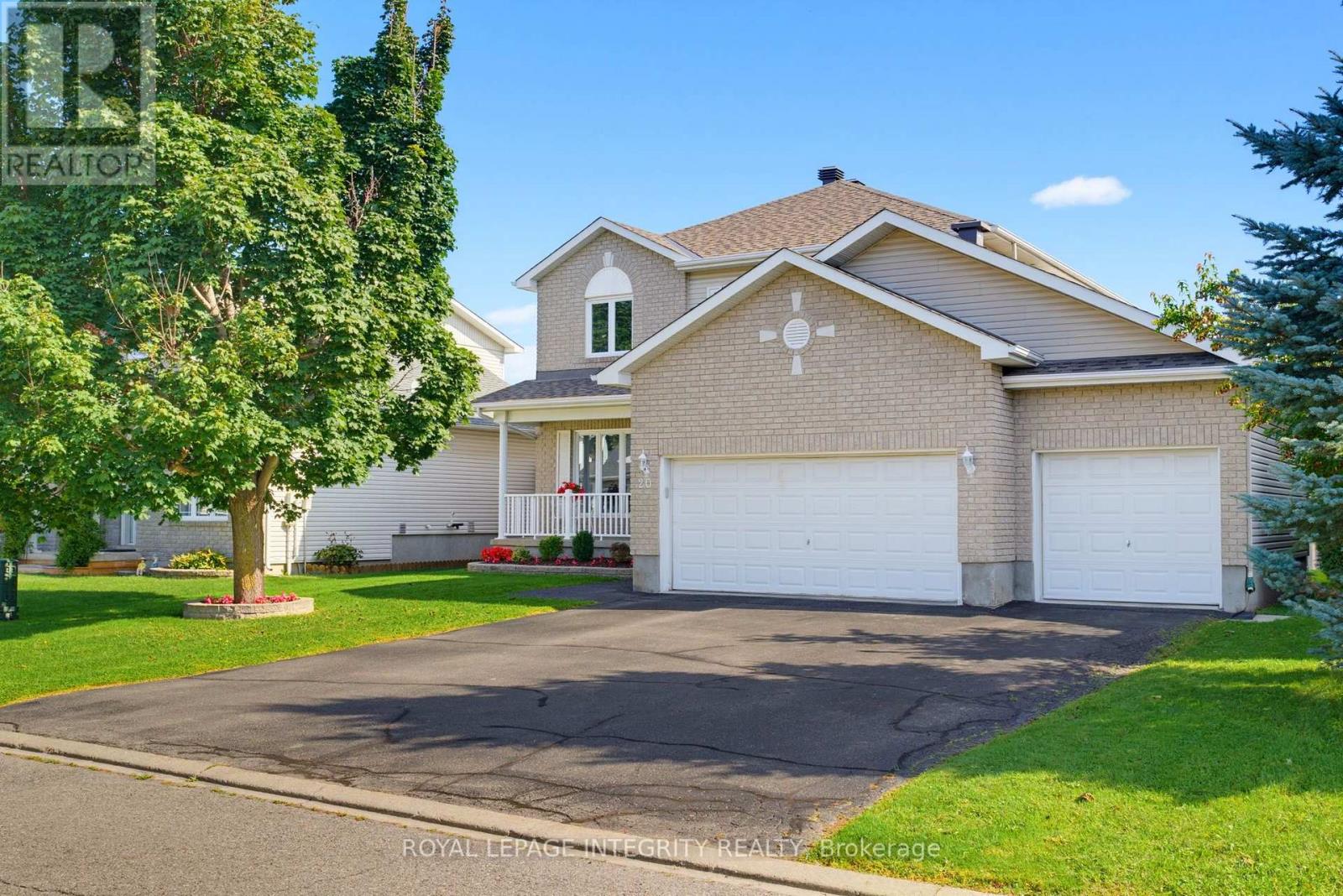 Driveway parking for 6 + 3 in the garage