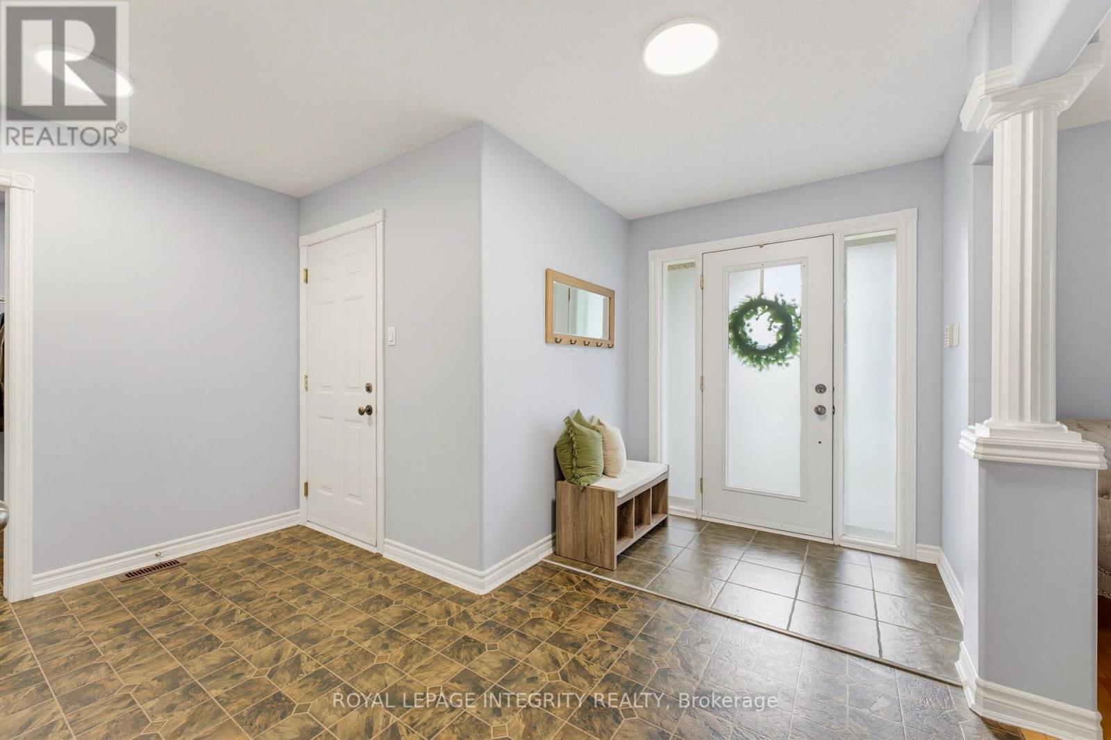 Large front & garage entryway