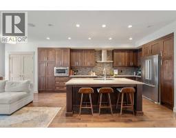 2028 37 Avenue SW - photo 4