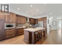 2028 37 Avenue SW - photo 2