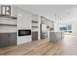 5pc Bathroom - 2352 7 Street Nw, Calgary, AB T2M1T1 Photo 6