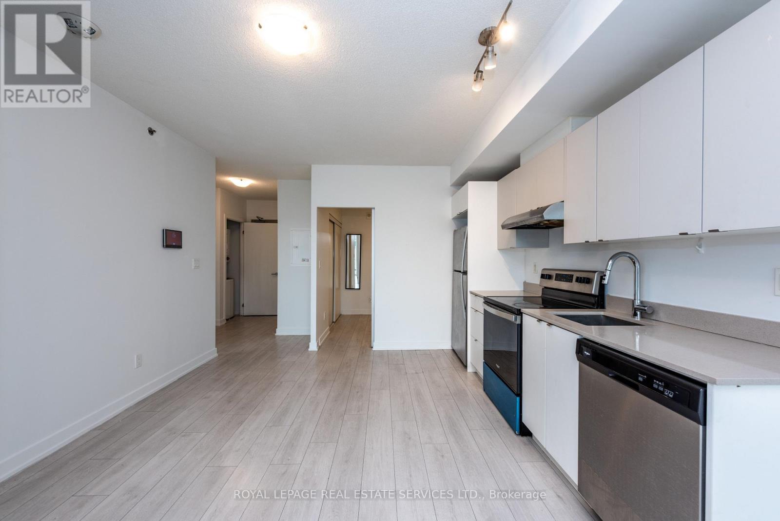 3210 Dakota Common — photo 27