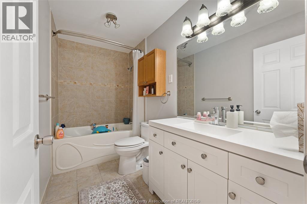 2767 BUCKINGHAM - 33