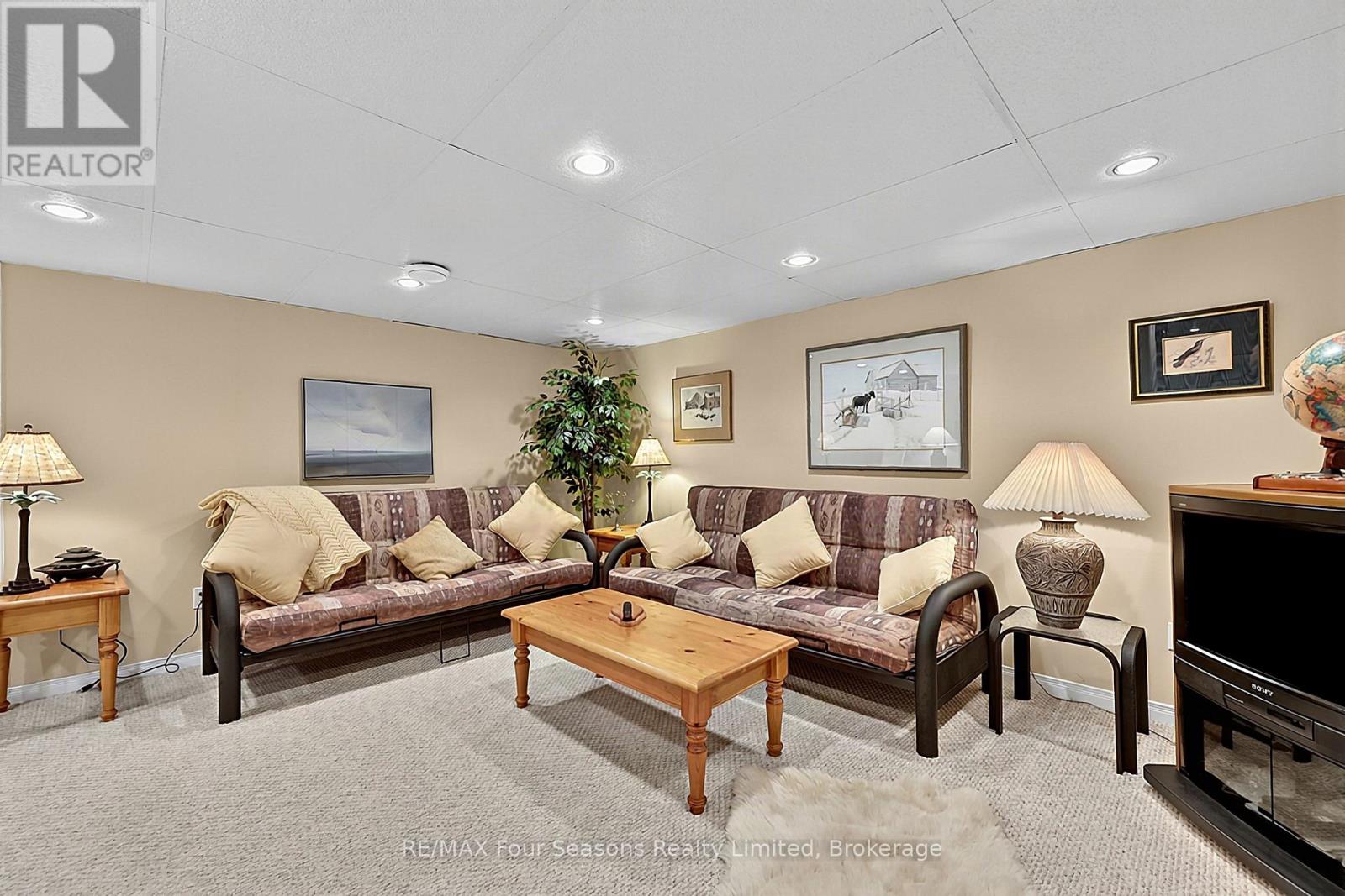 7 CALLARY CRESCENT - 31