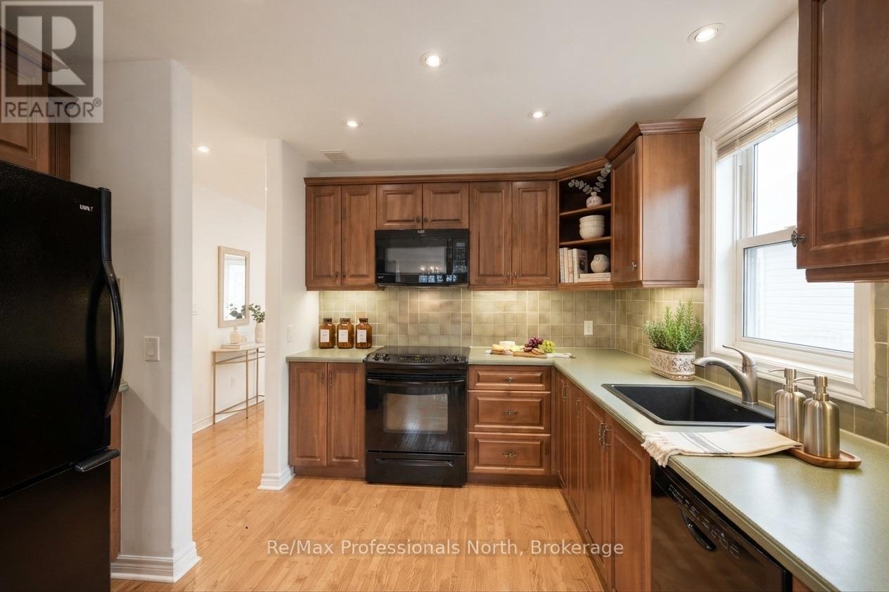 2 INVERARAY COURT - 10