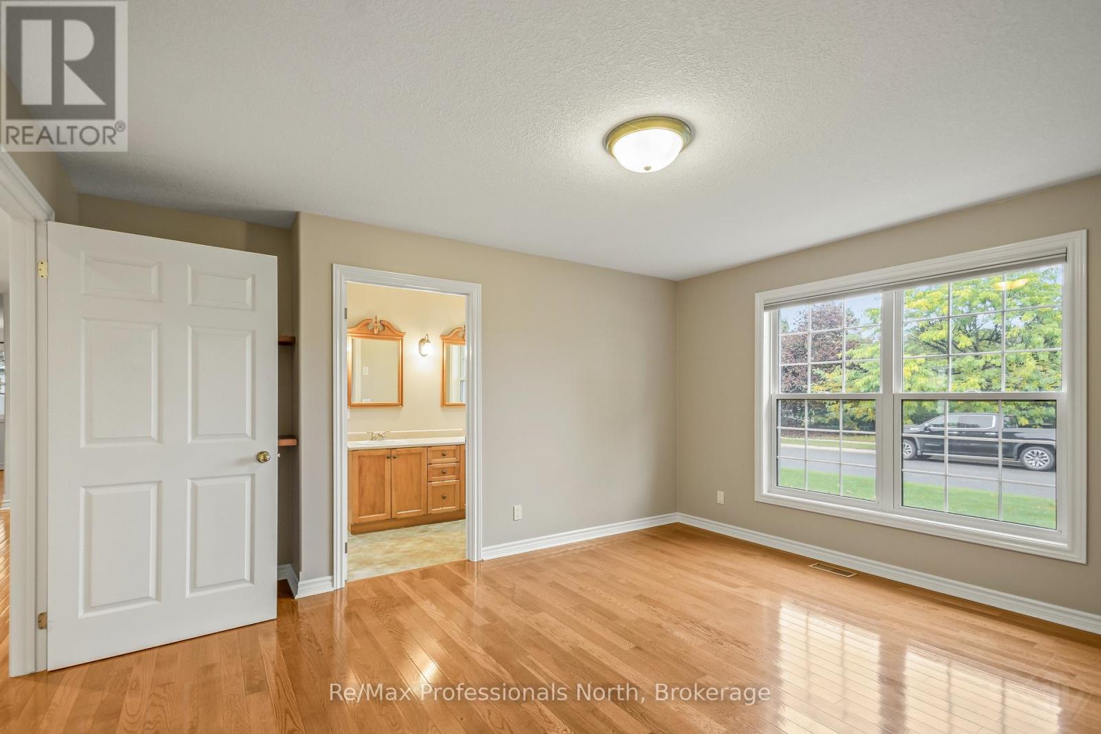 2 INVERARAY COURT - 15