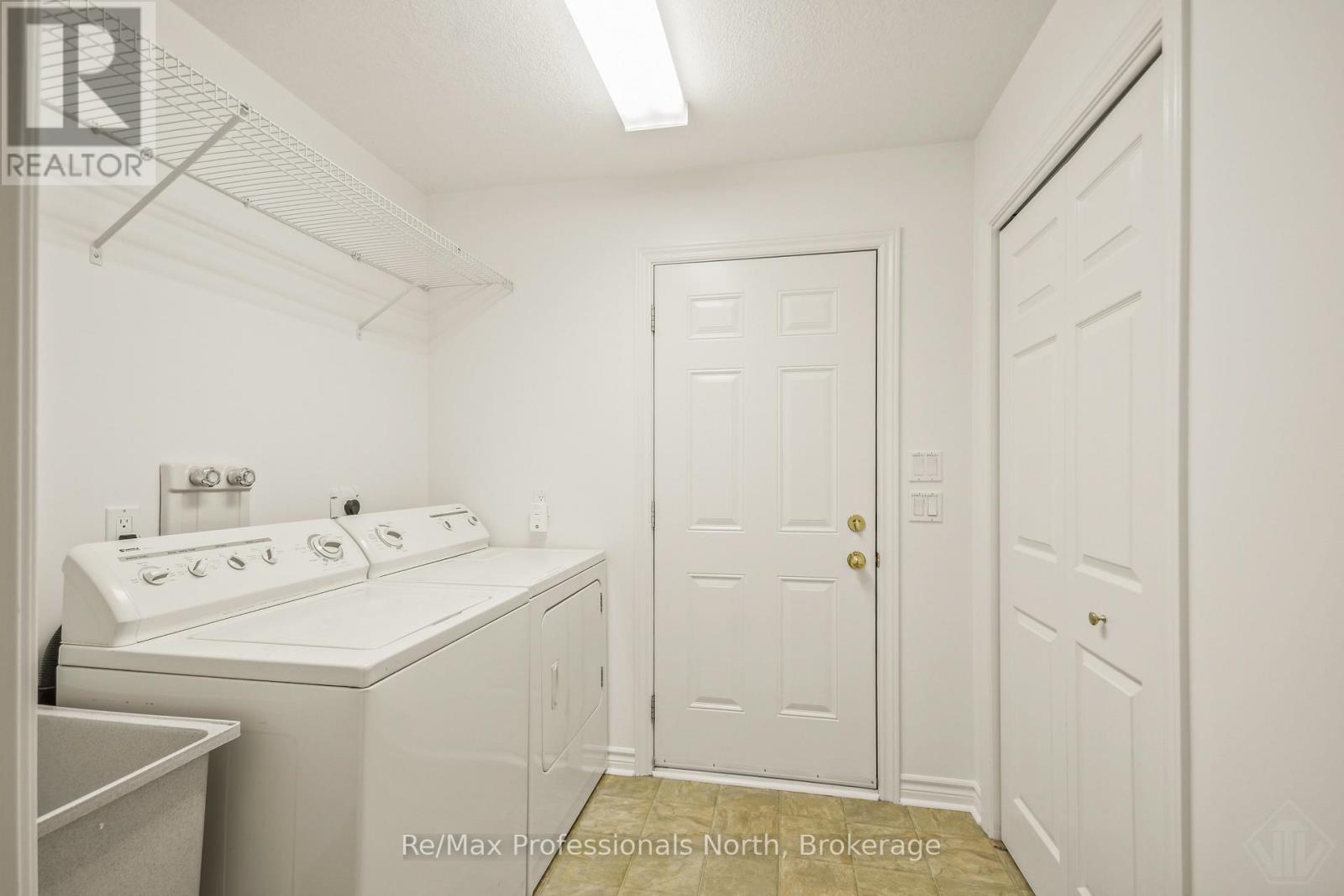 2 INVERARAY COURT - 20