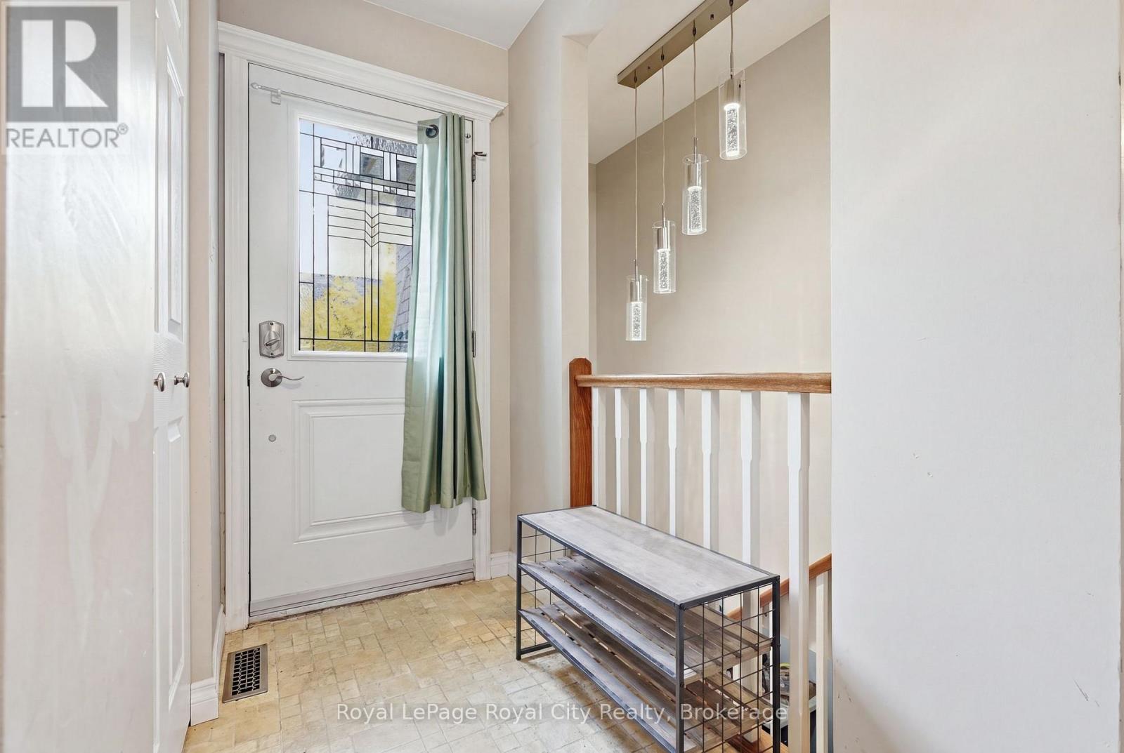 37 Mcilwraith Crescent — photo 11