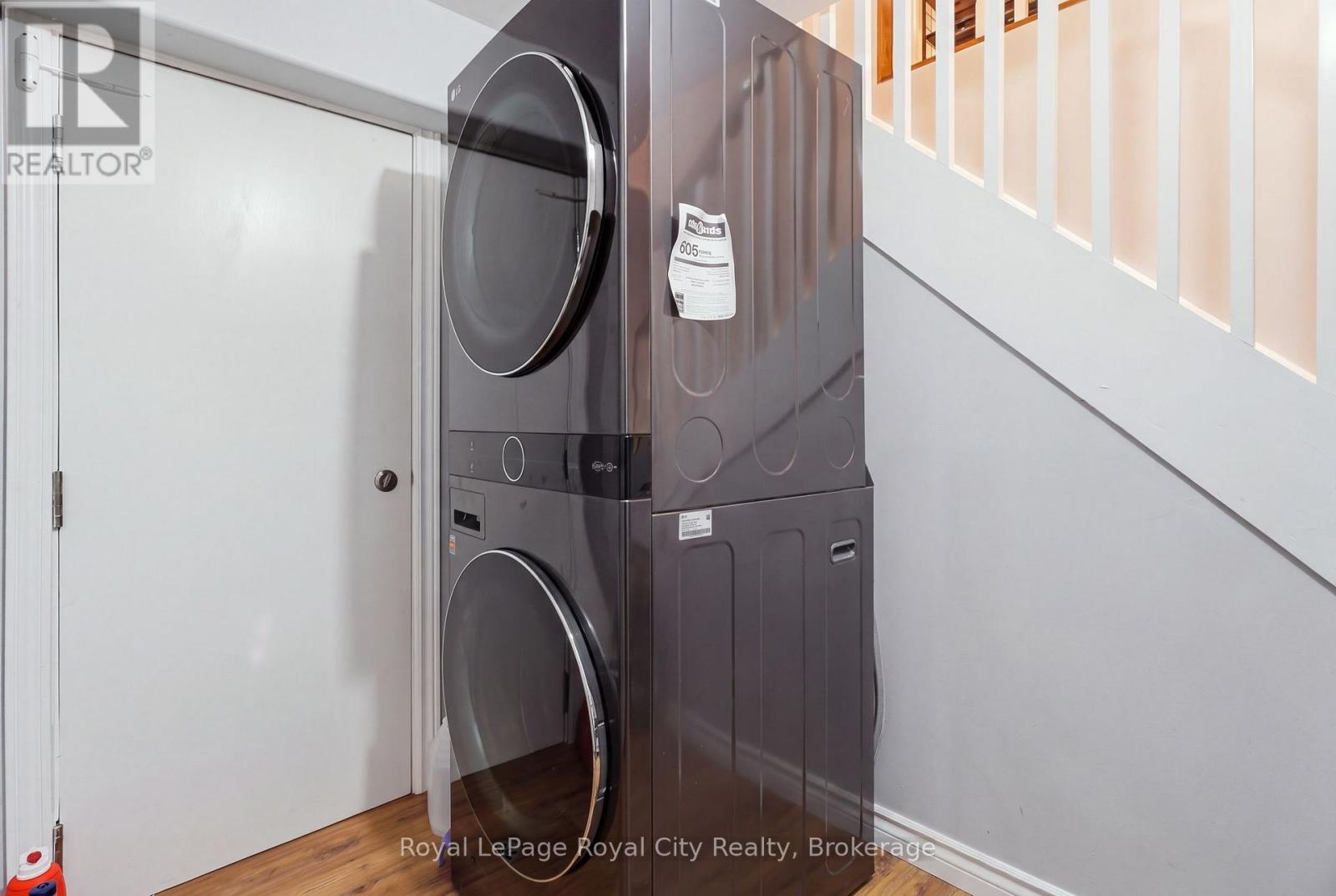 37 Mcilwraith Crescent — photo 24