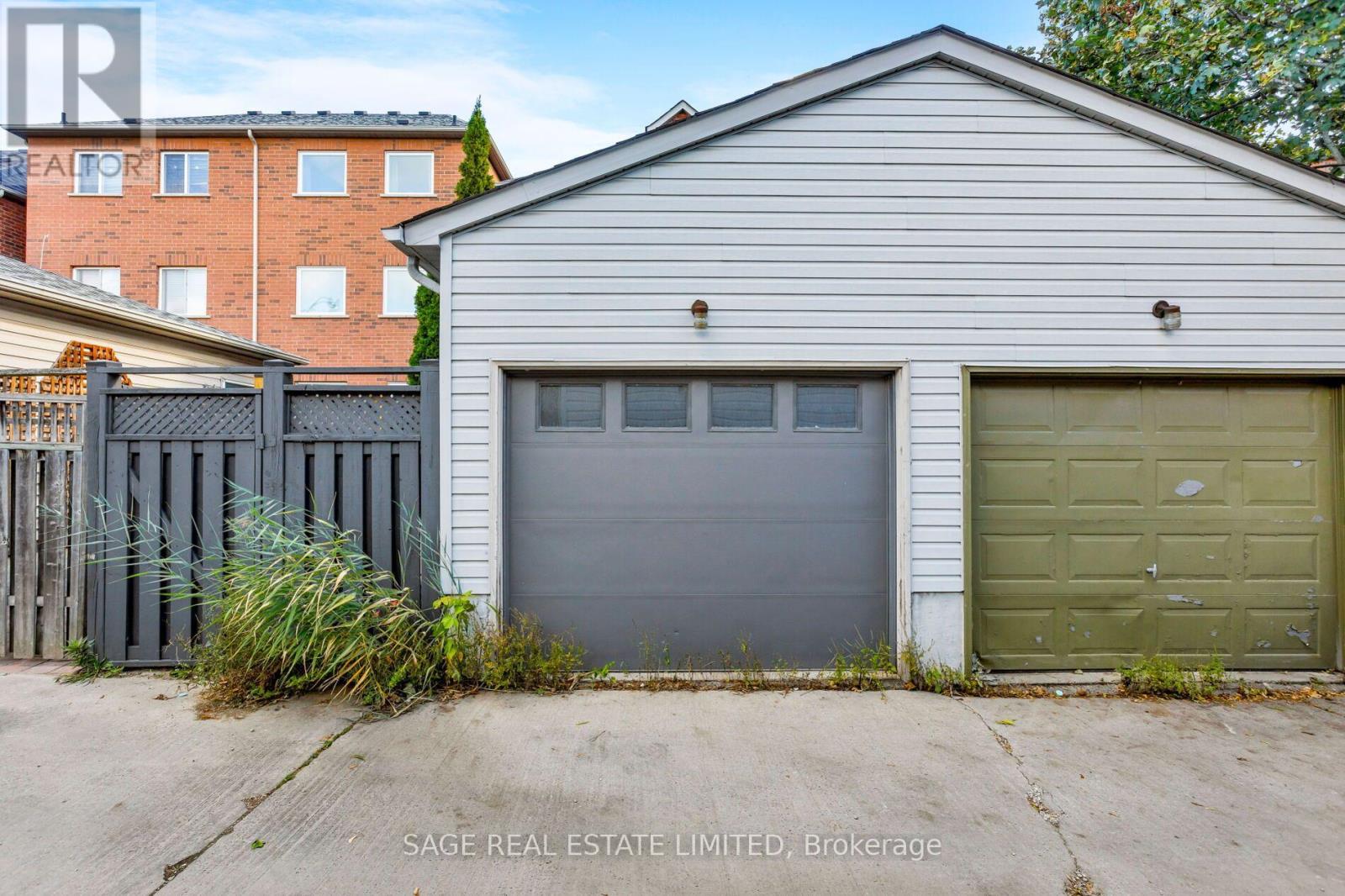 1176 SHAW STREET - 50