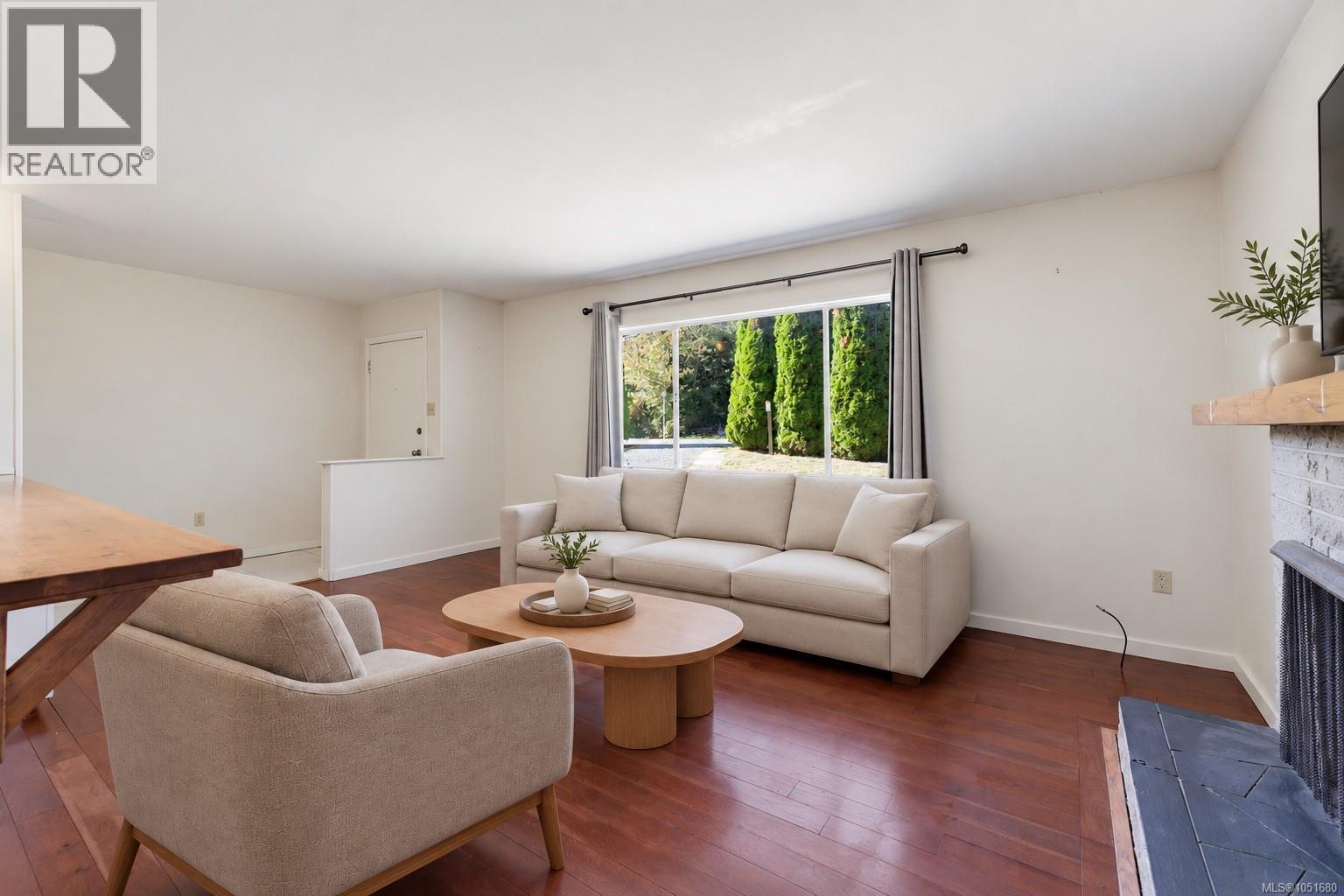  907 McAdoo Place, Saanich