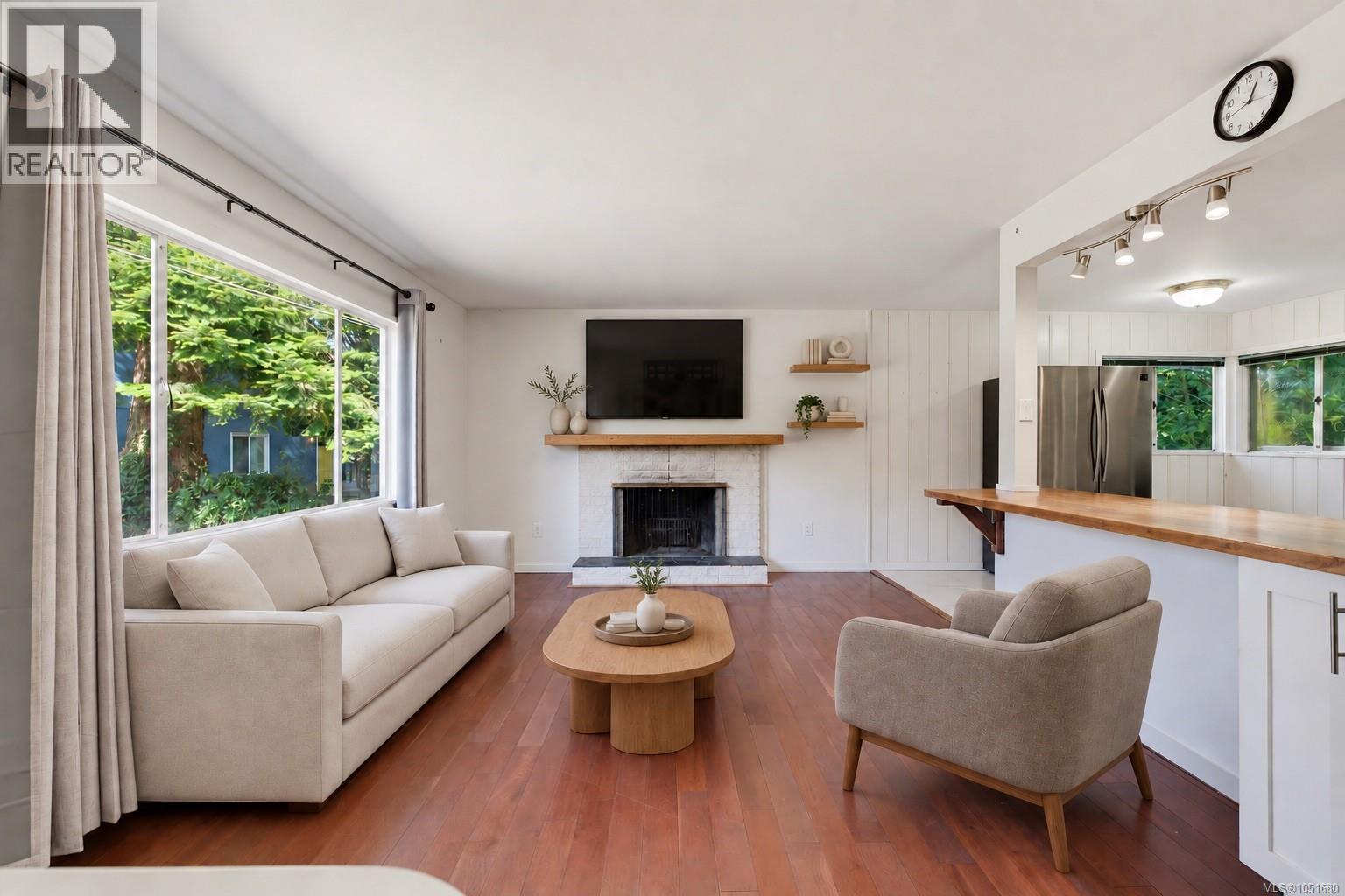  907 McAdoo Place, Saanich