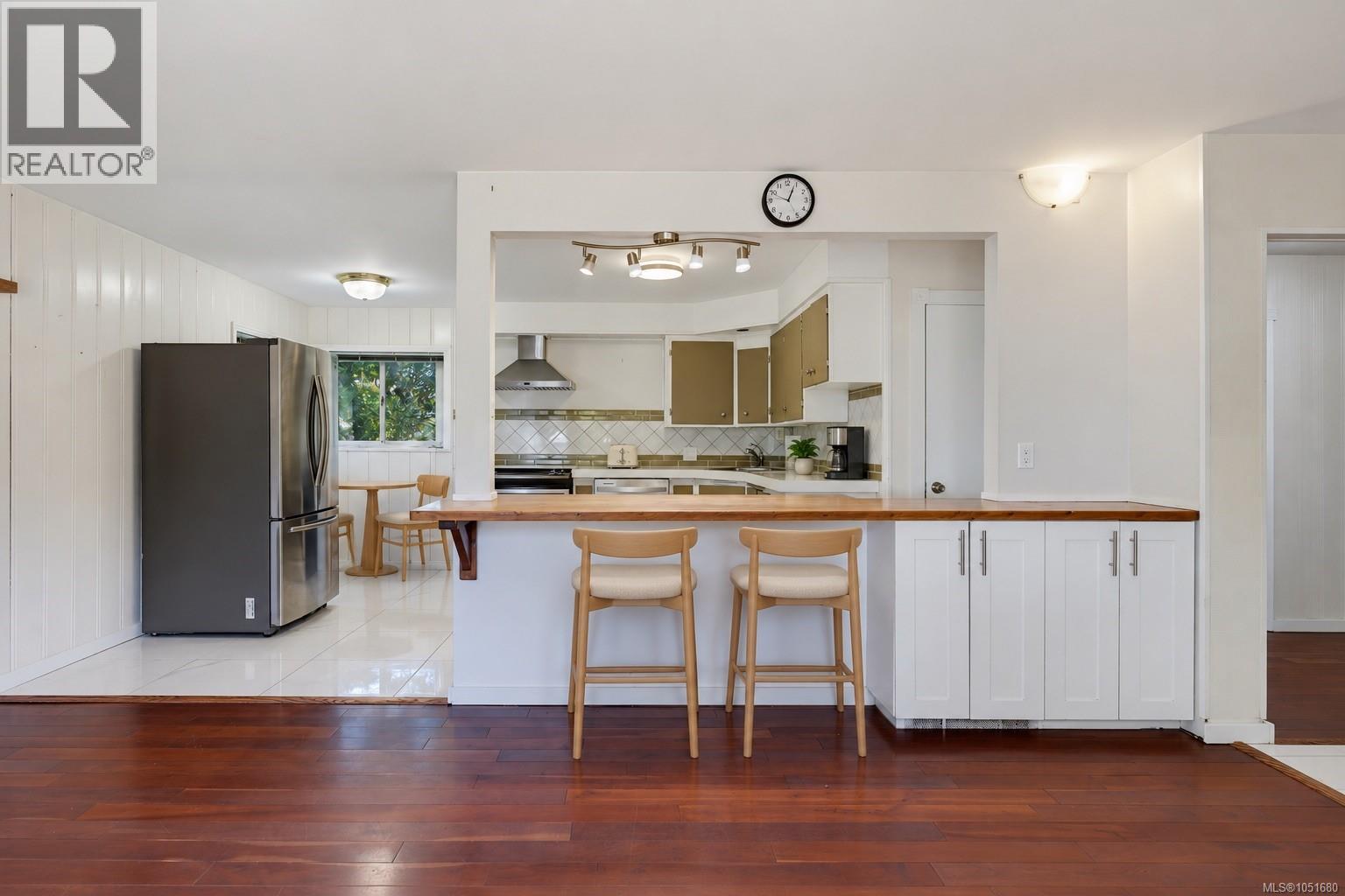  907 McAdoo Place, Saanich
