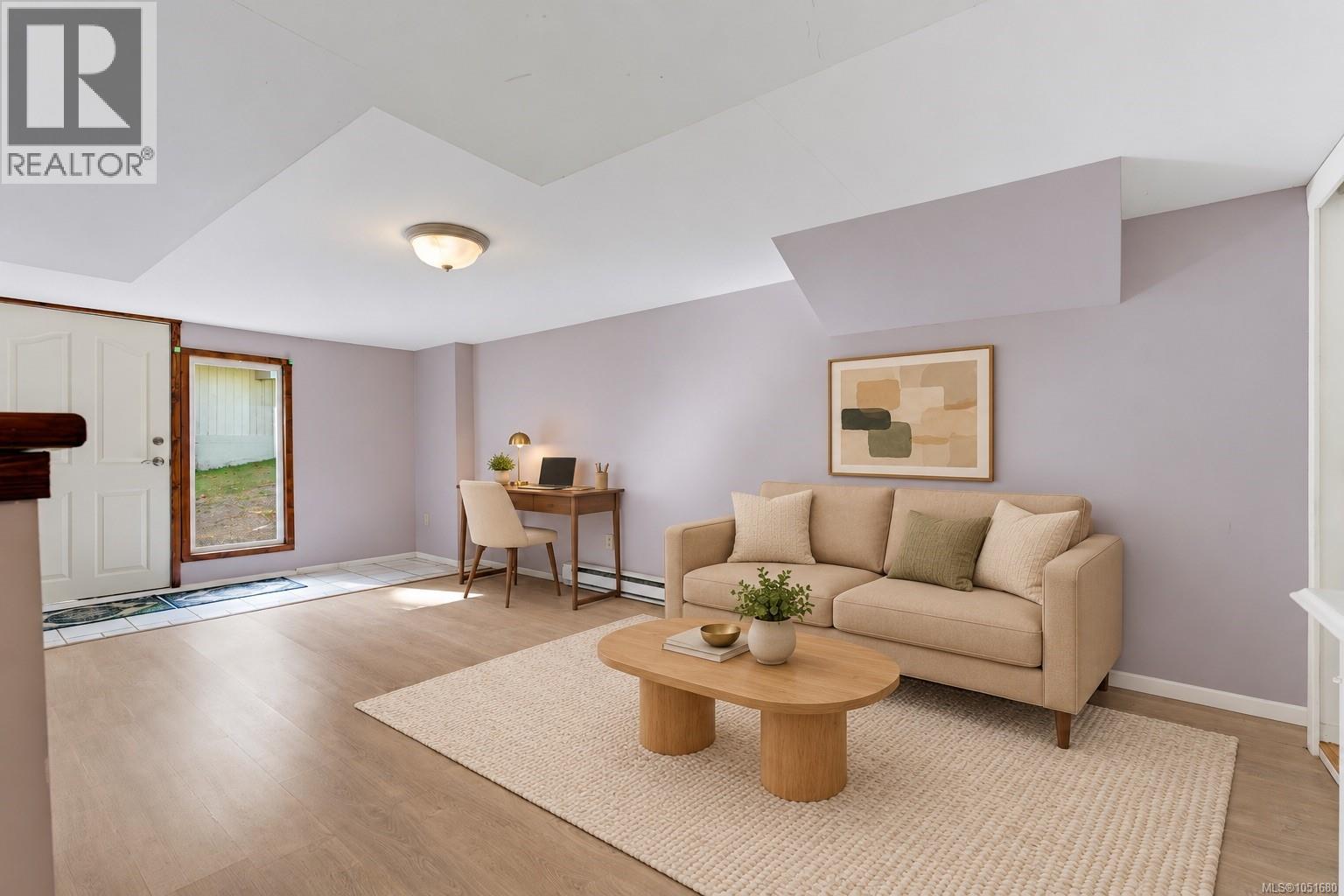 907 McAdoo Place, Saanich