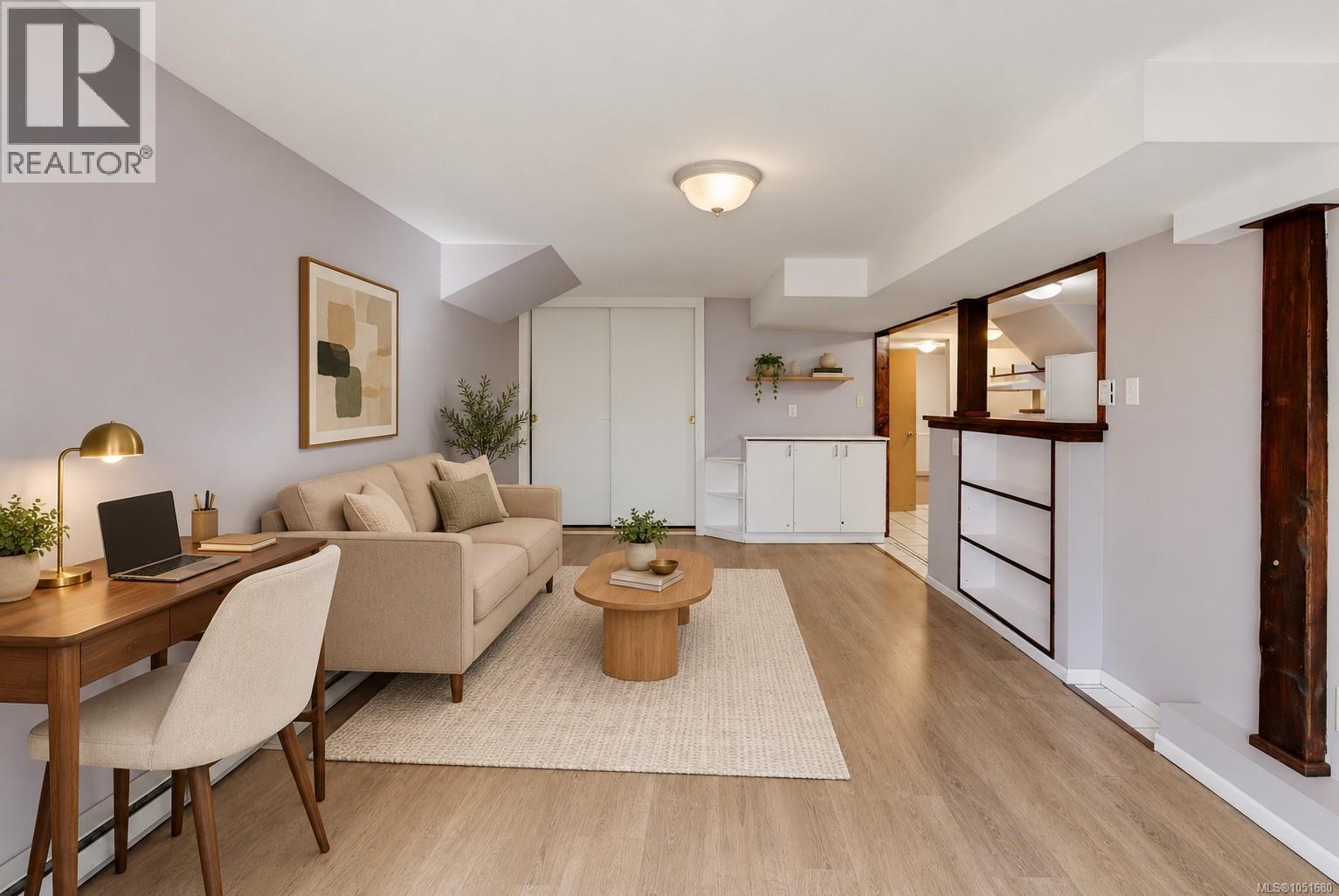  907 McAdoo Place, Saanich