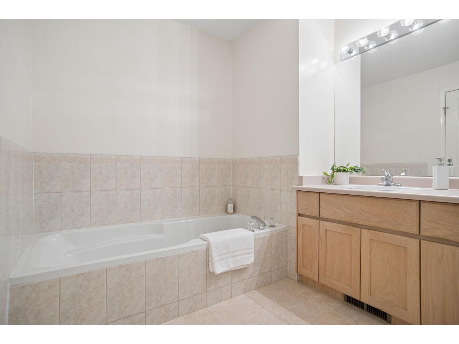 3 8567 164 STREET, Surrey