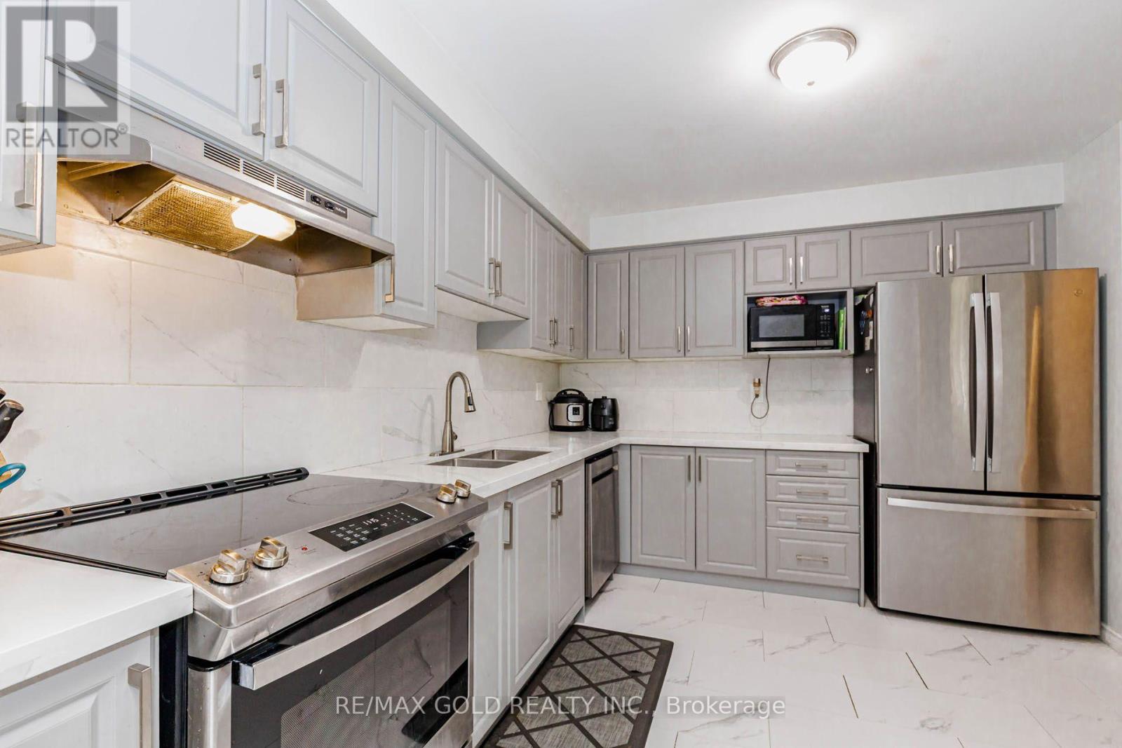 83 Wickstead Court, Brampton, ON photo 10