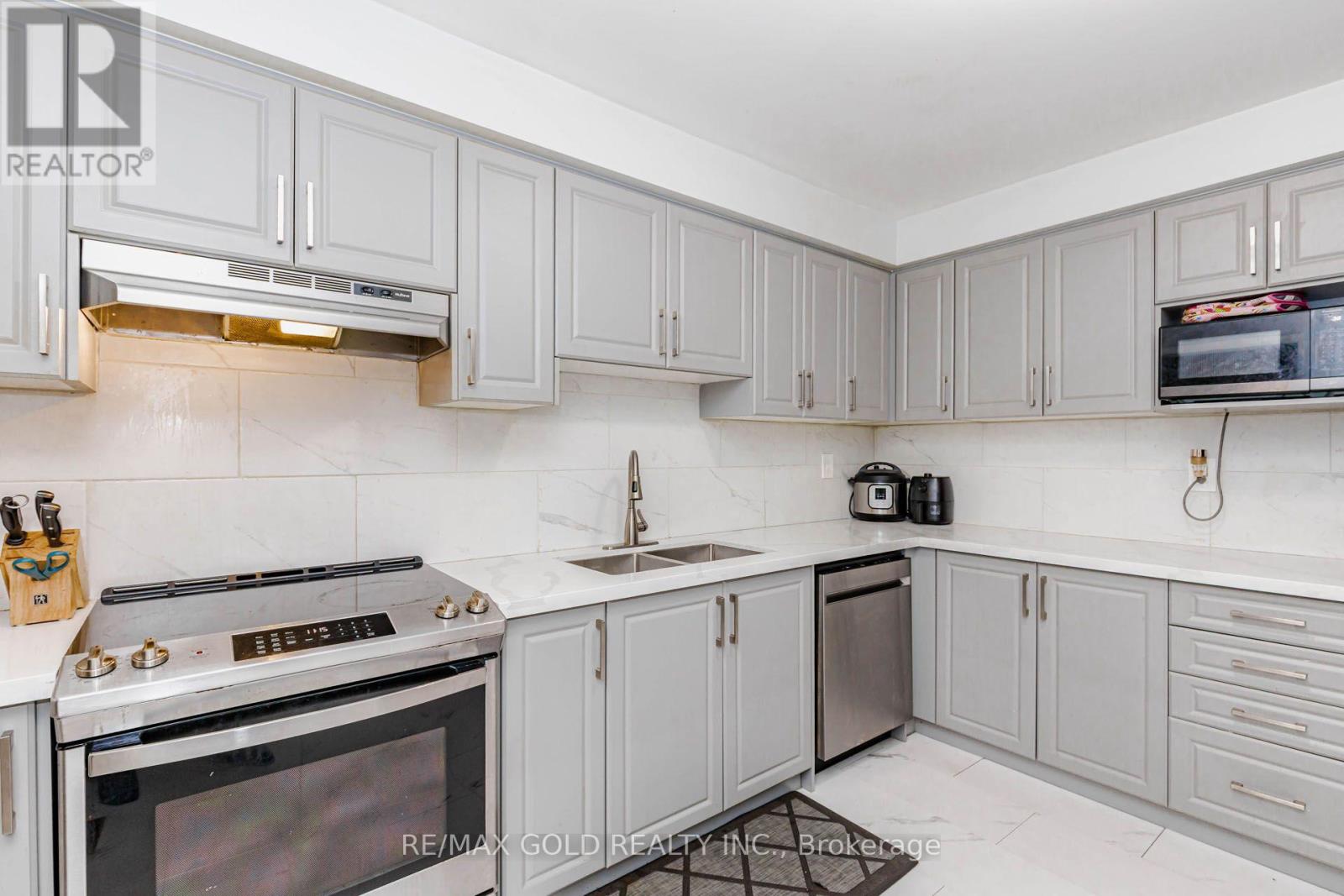 83 WICKSTEAD COURT - 9