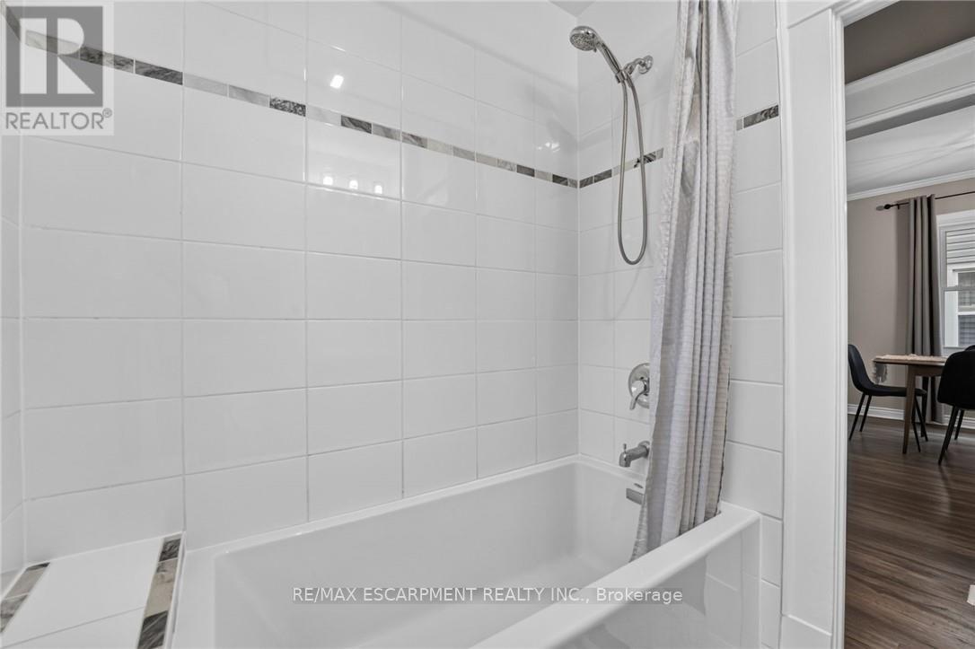 32 RICHMOND AVENUE - 21