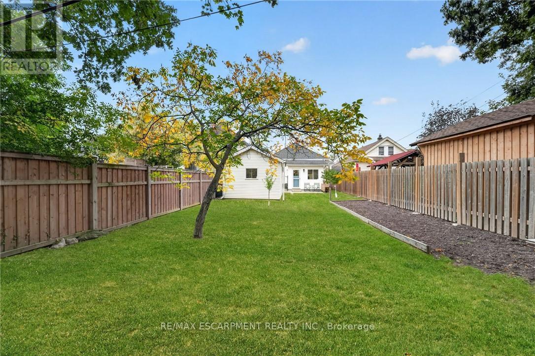 32 RICHMOND AVENUE - 34