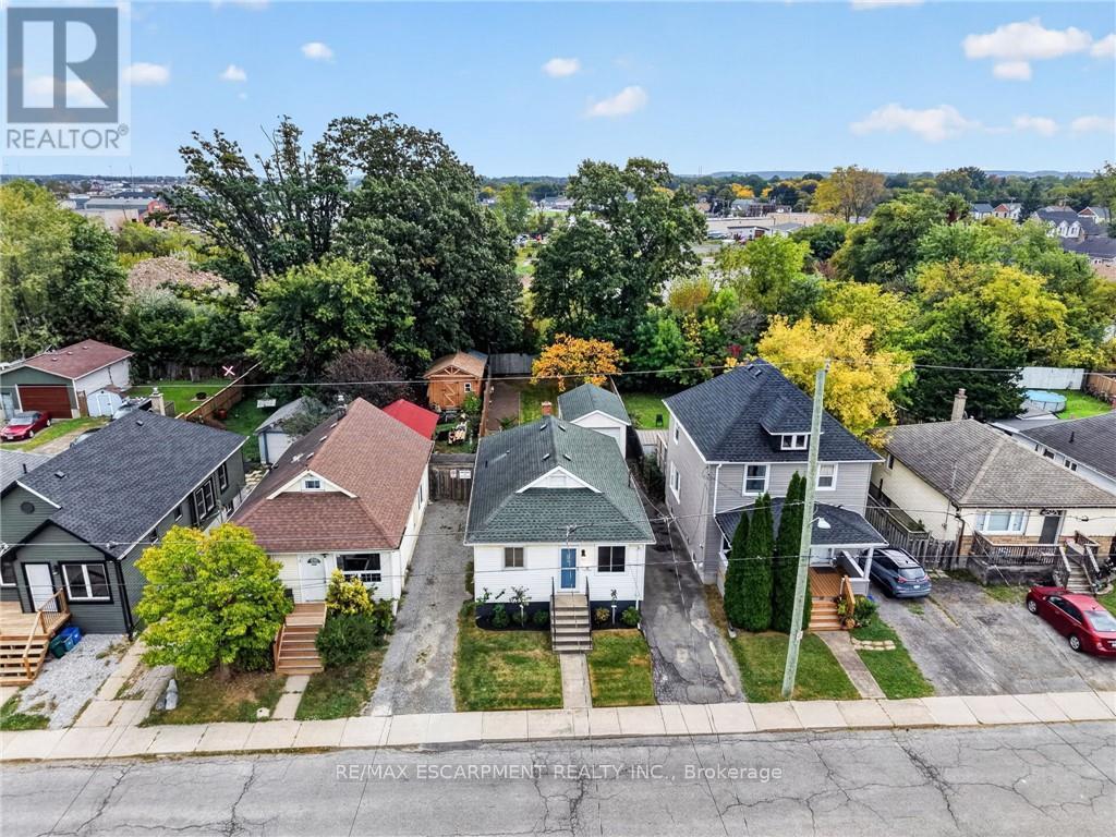 32 RICHMOND AVENUE - 35