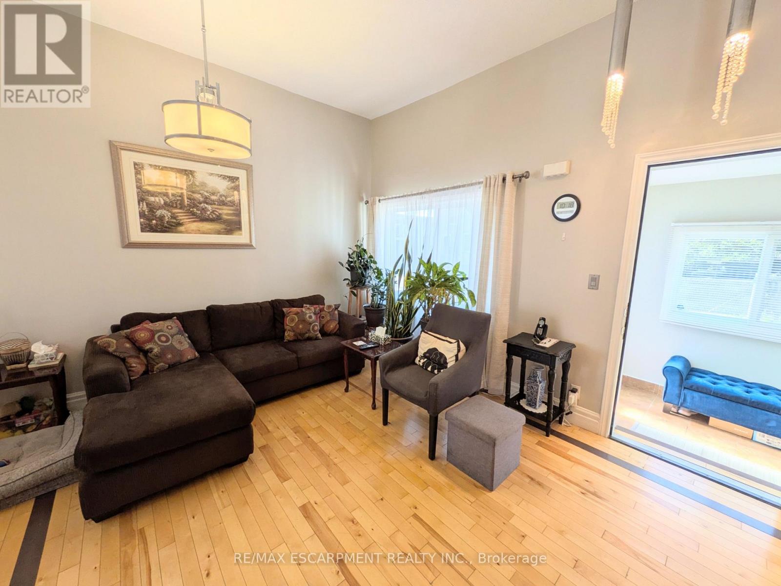7 CAMPBELL AVENUE - 13