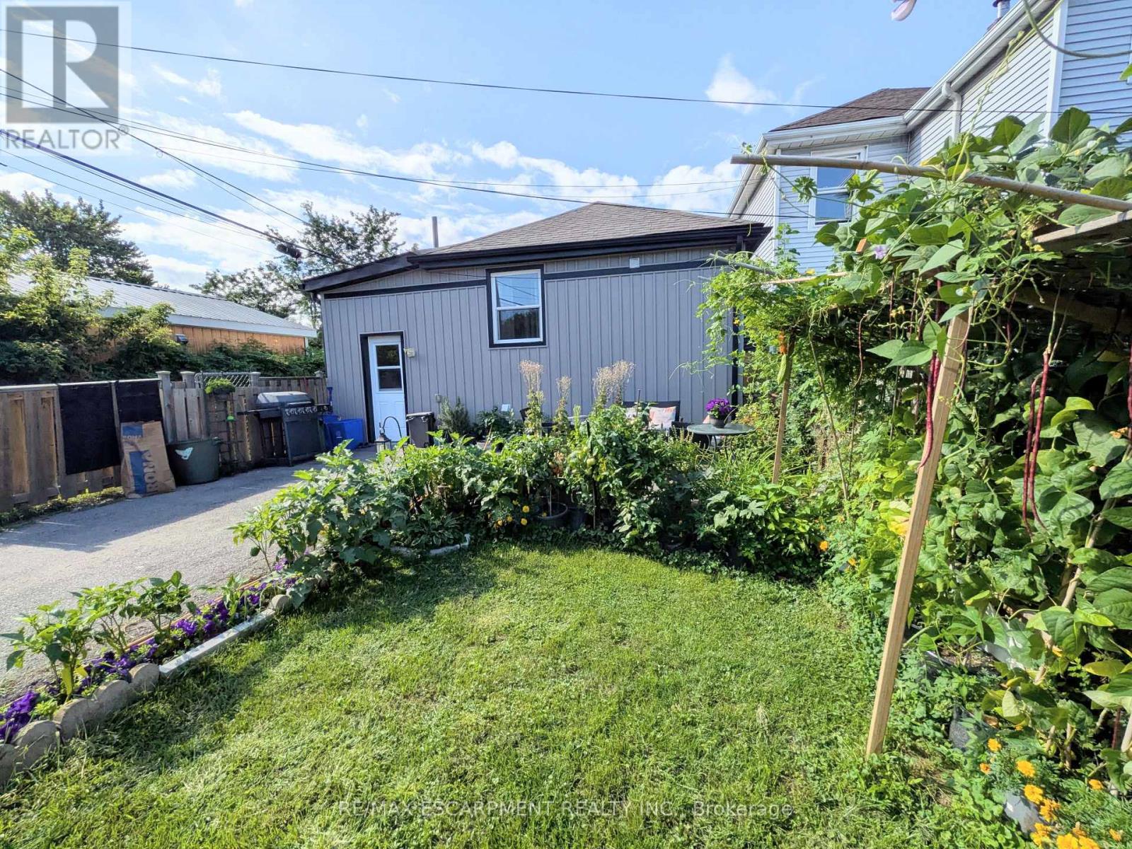 7 CAMPBELL Avenue, Hamilton, ON photo 4