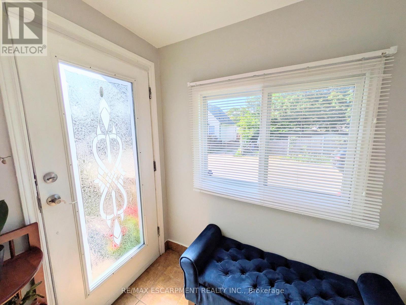 7 CAMPBELL AVENUE - 5