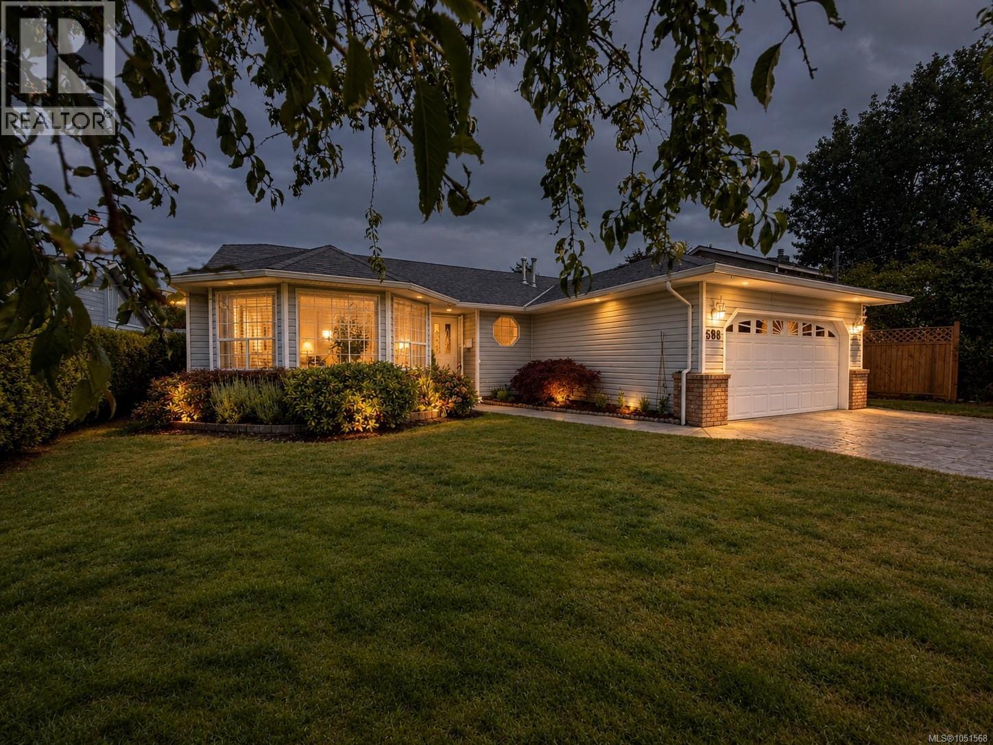 688 Albatross Cres - 1