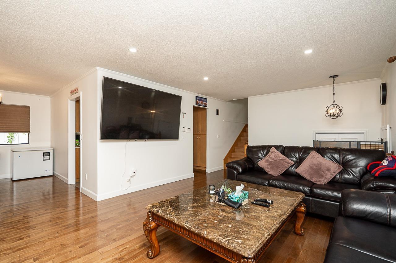 Photo of 8448 154 STREET 6