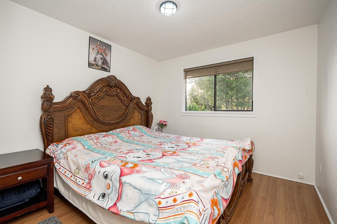 Photo of 8448 154 STREET 18